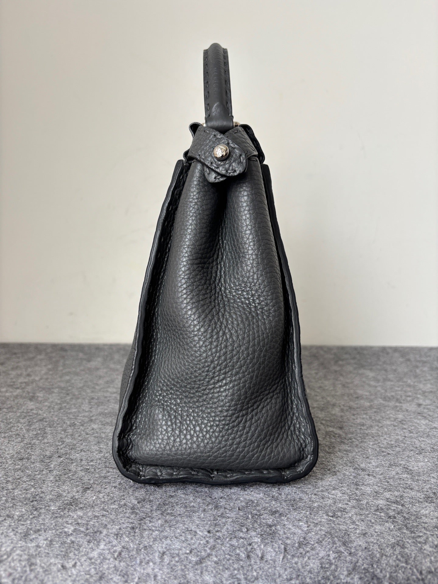 Fendi - Peekaboo - Leather - Black - (Medium)