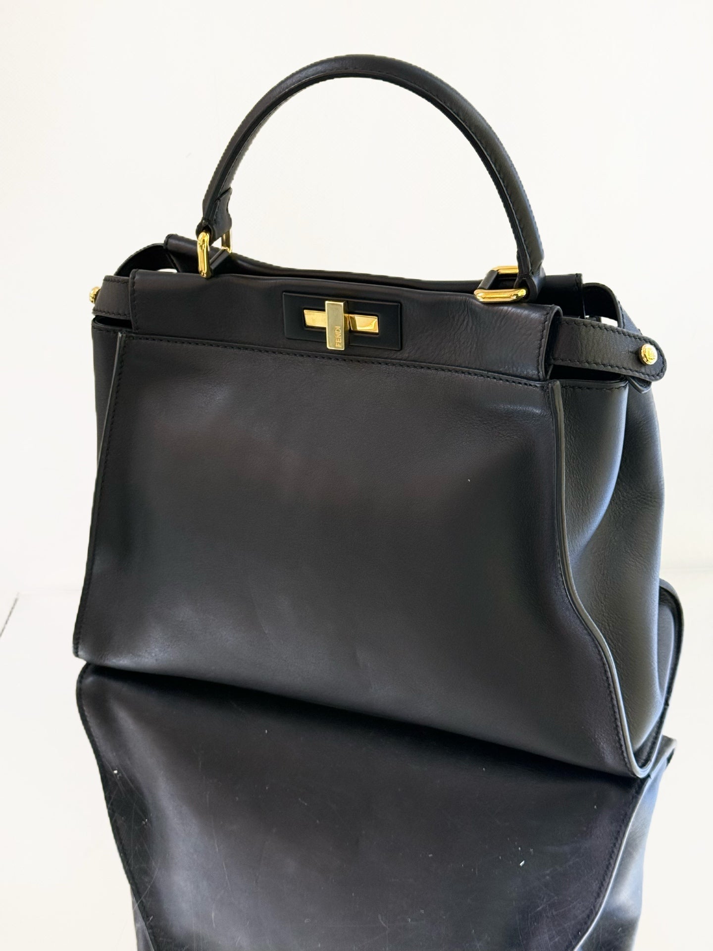 Fendi - Peekaboo - Leather - Black - (Medium)