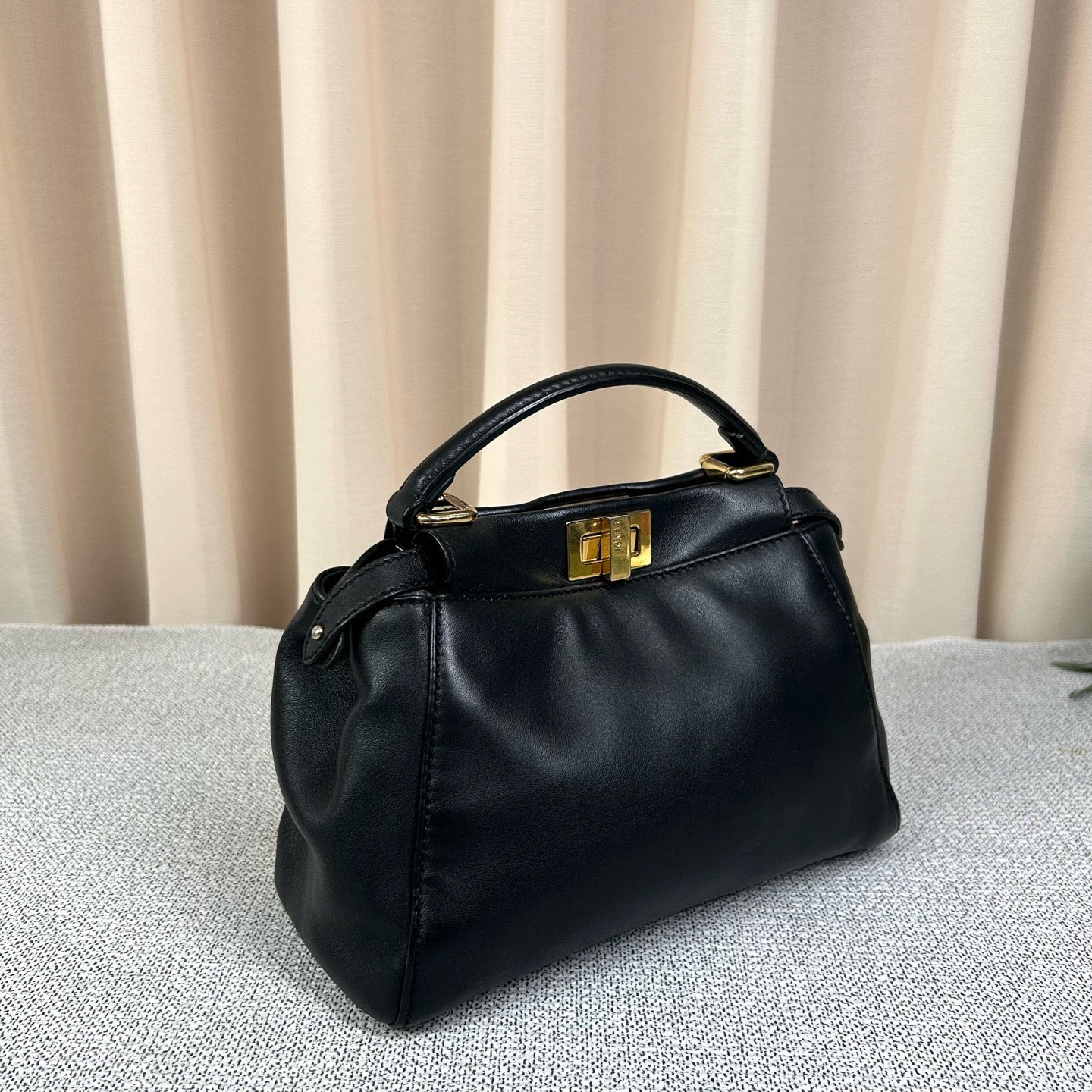 Fendi - Peekaboo - Leather - Black - (medium)
