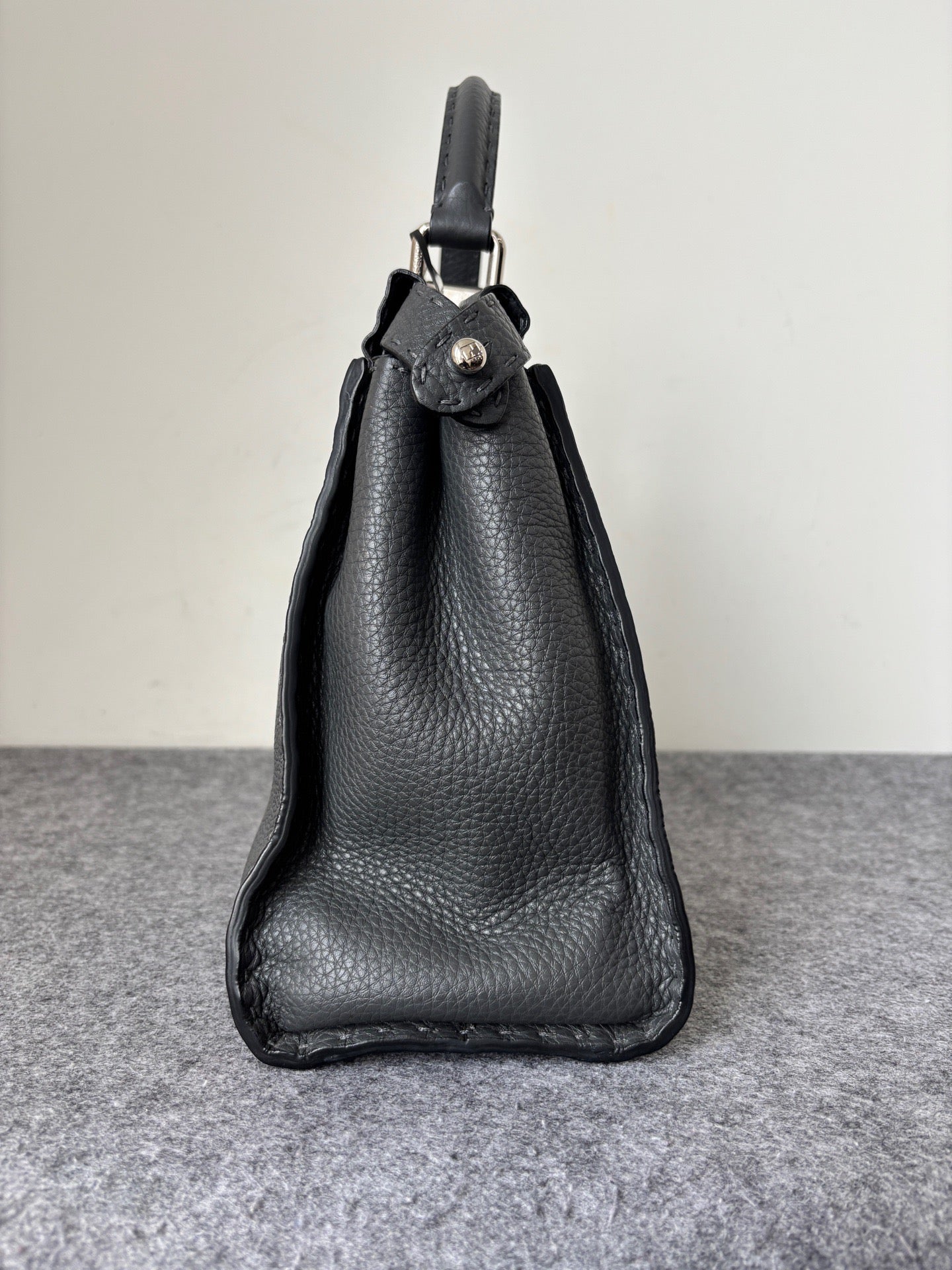 Fendi - Peekaboo - Leather - Black - (Medium)