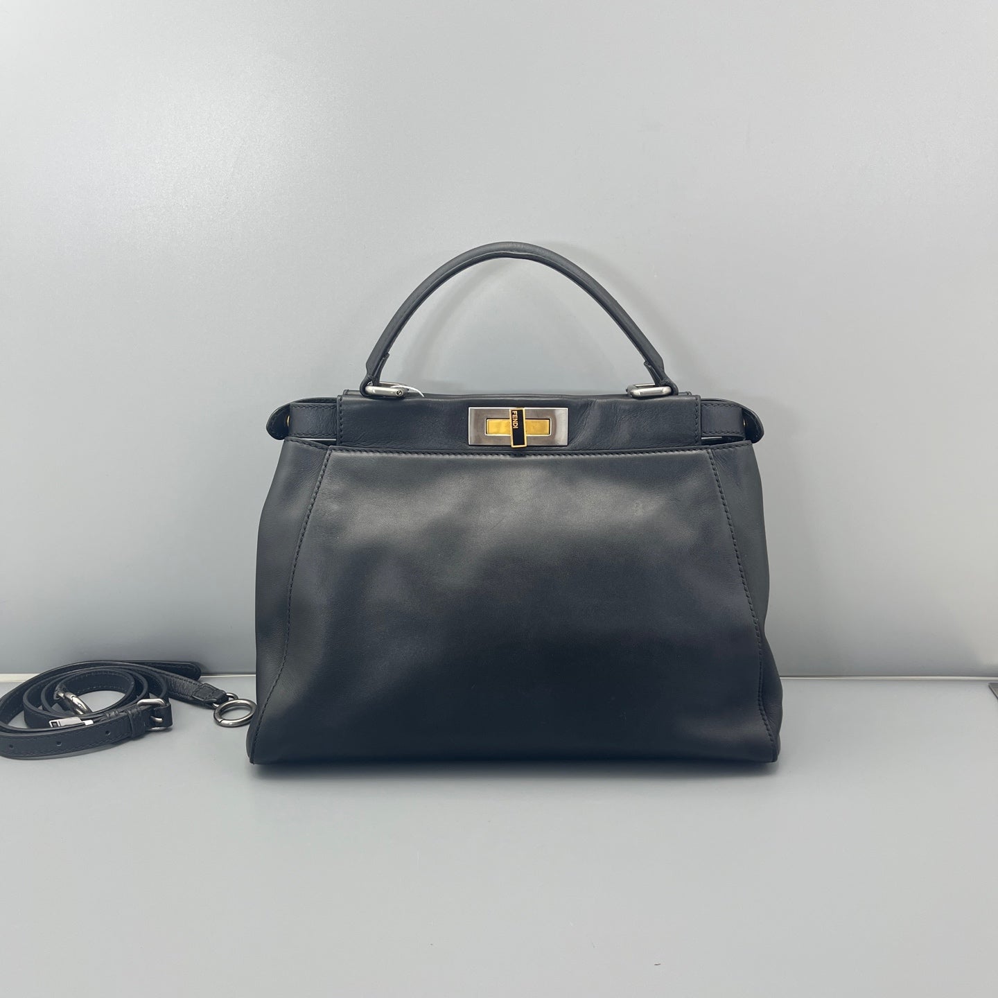 Fendi - Peekaboo - Leather - Black - (medium)