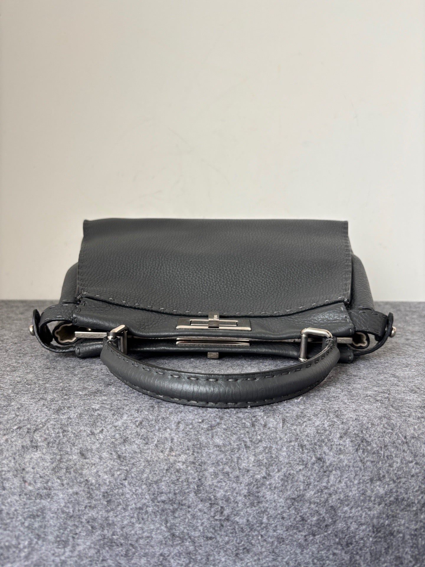 Fendi - Peekaboo - Leather - Black - (Medium)