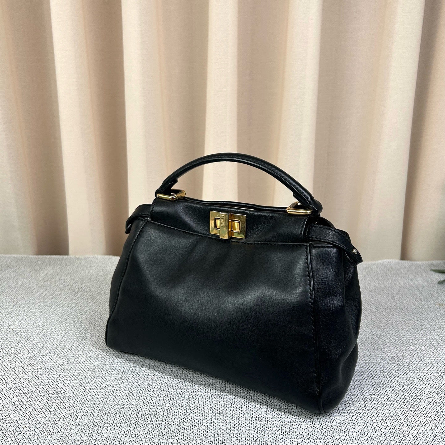 Fendi - Peekaboo - Leather - Black - (medium)
