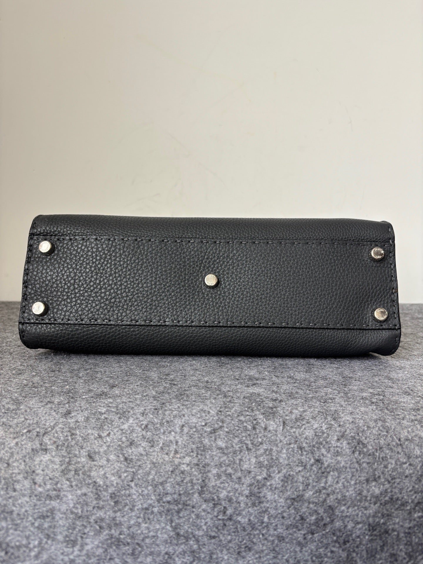 Fendi - Peekaboo - Leather - Black - (Medium)