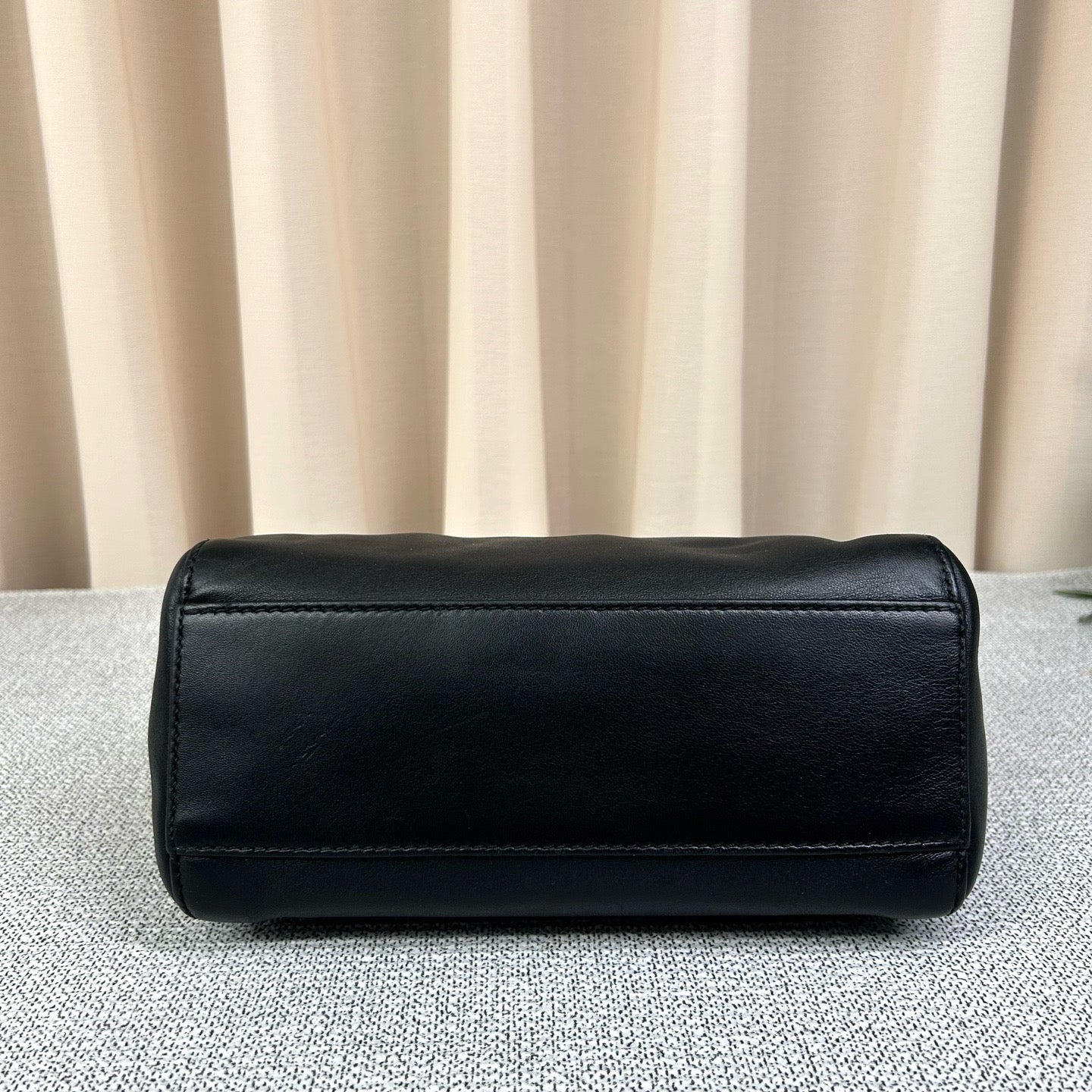 Fendi - Peekaboo - Leather - Black - (medium)