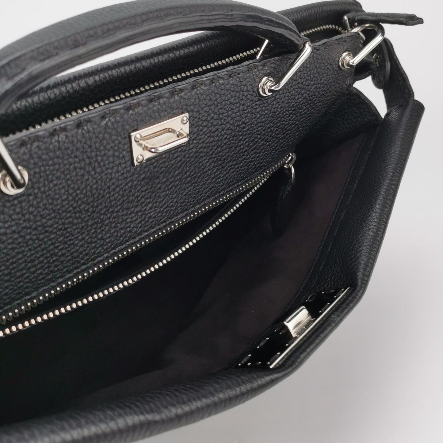 Fendi - Peekaboo - Leather - Black - (medium)