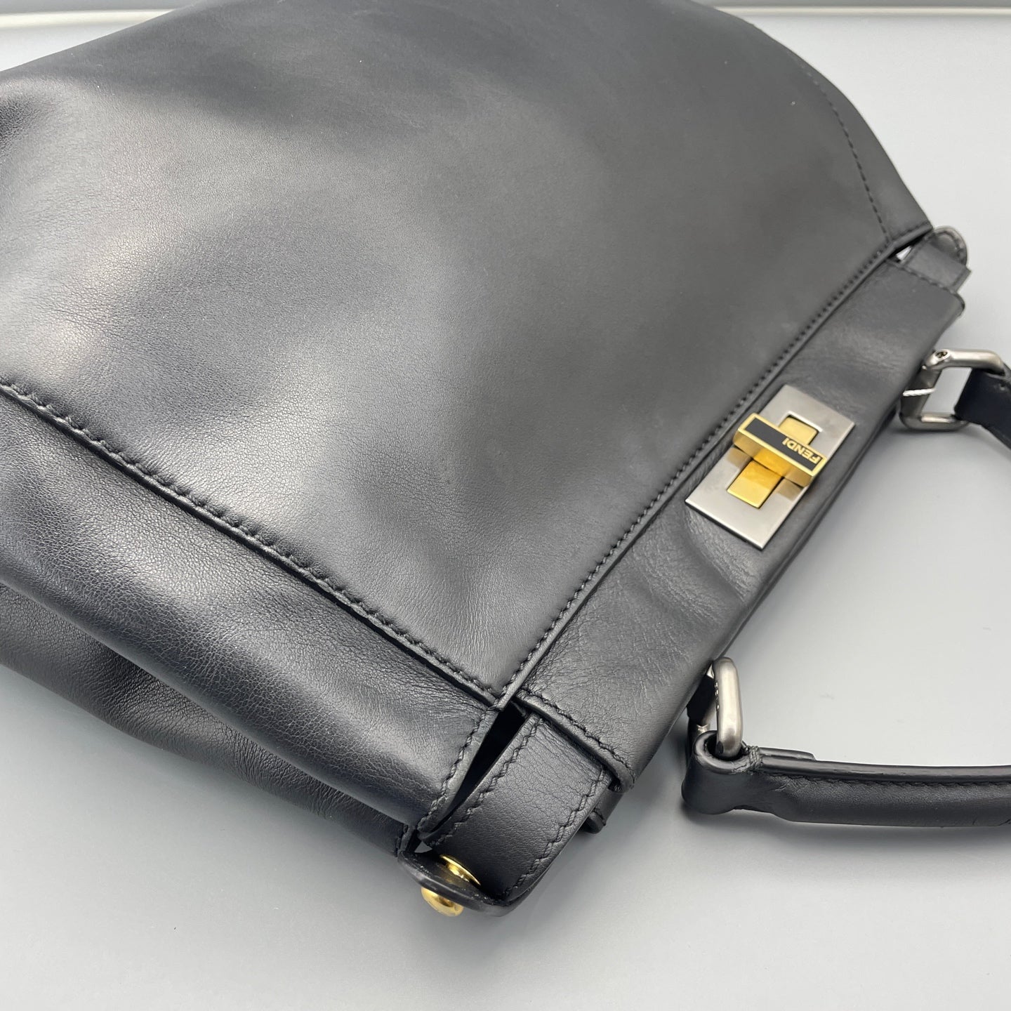 Fendi - Peekaboo - Leather - Black - (medium)