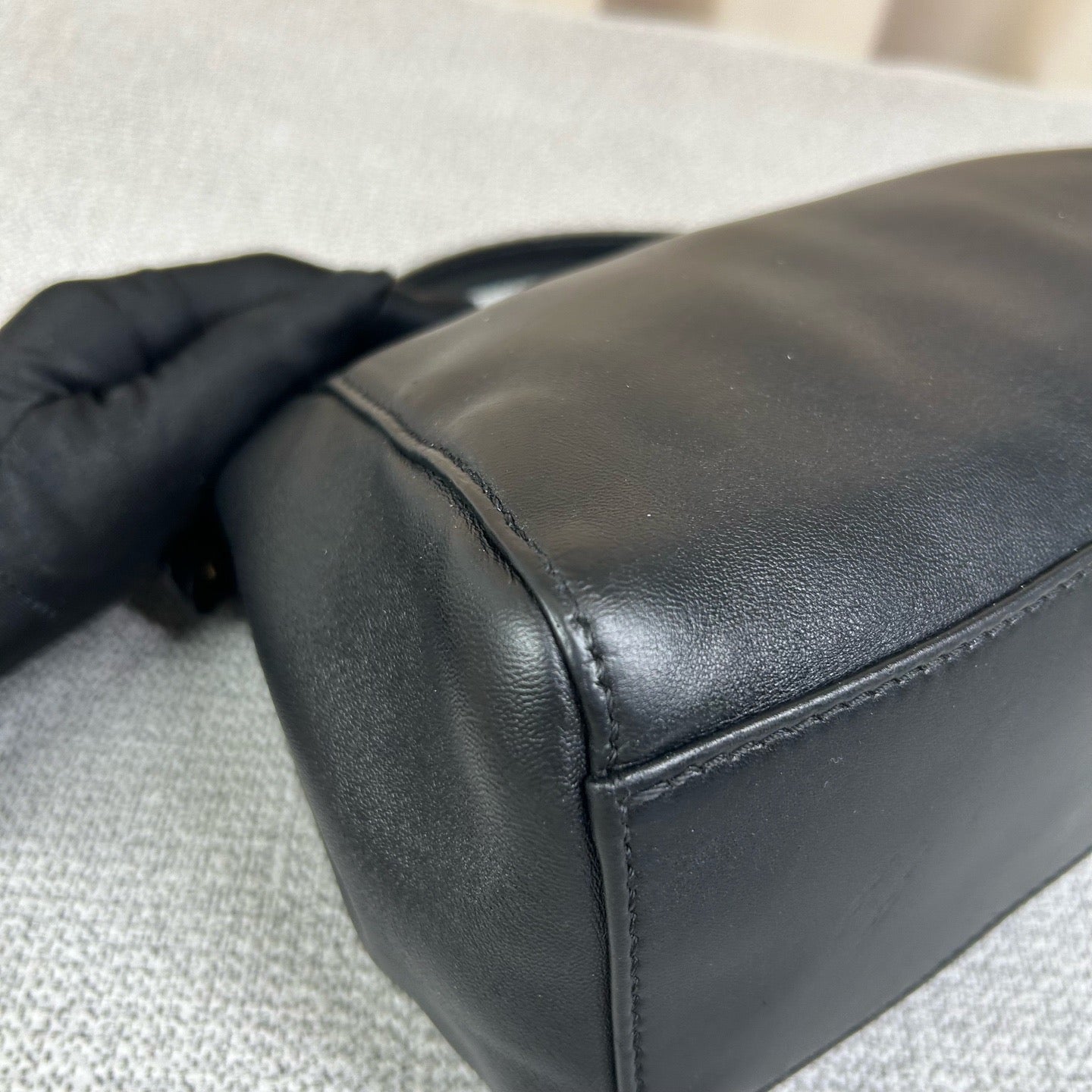 Fendi - Peekaboo - Leather - Black - (medium)