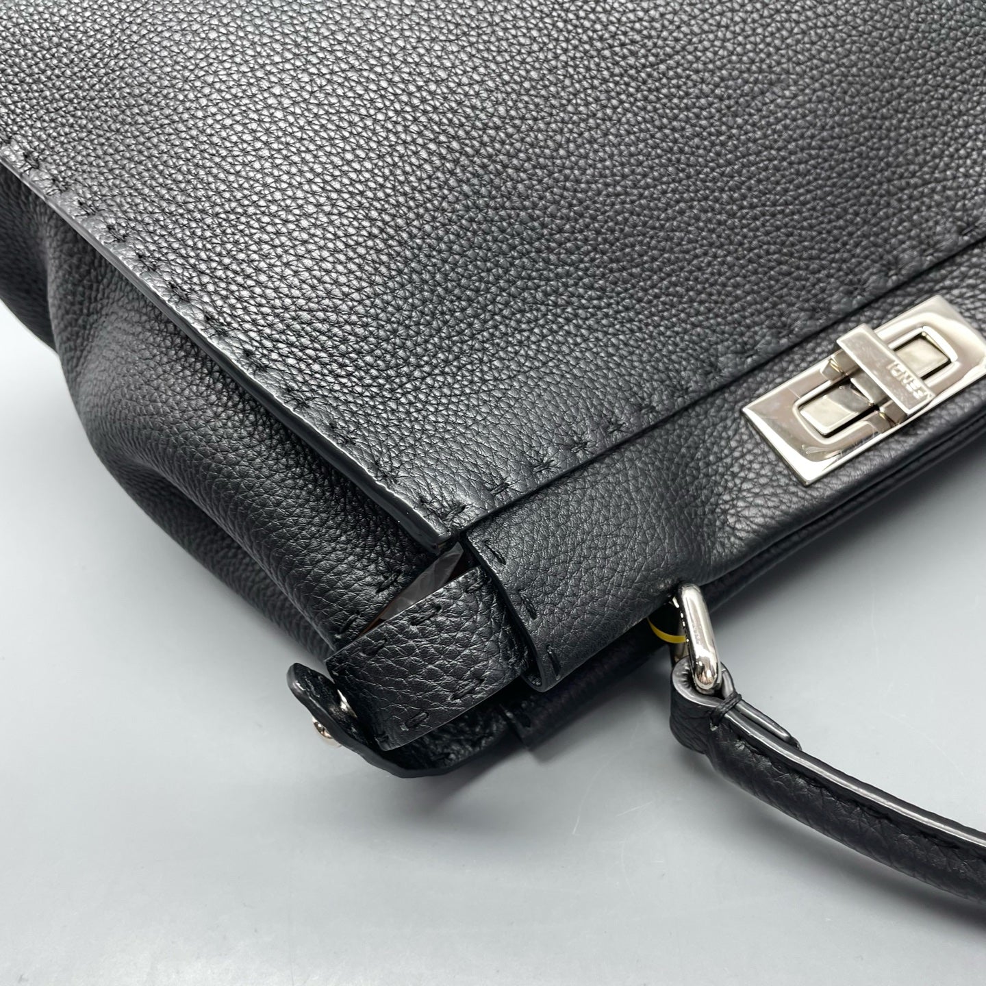 Fendi - Peekaboo - Leather - Black - (Medium)
