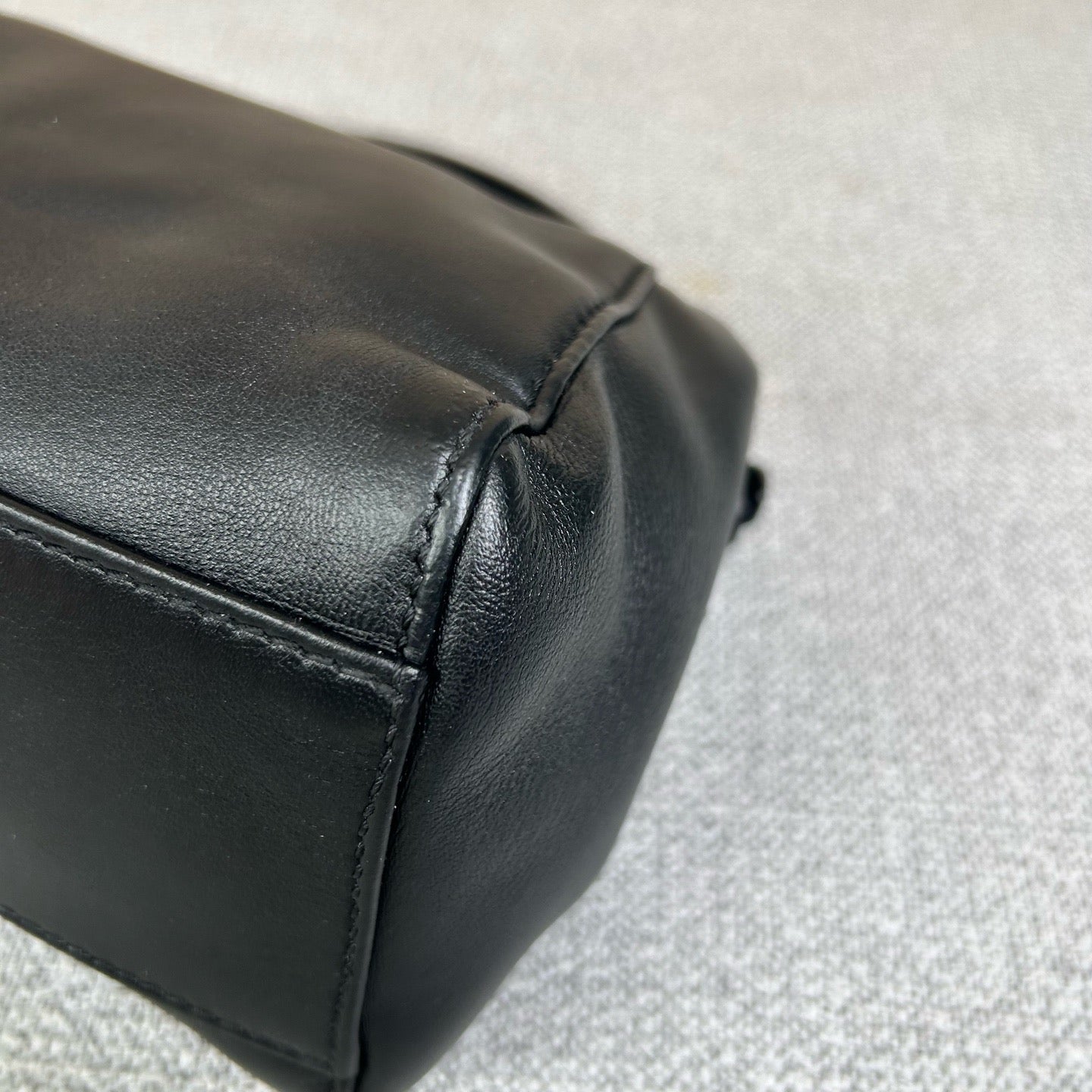 Fendi - Peekaboo - Leather - Black - (medium)
