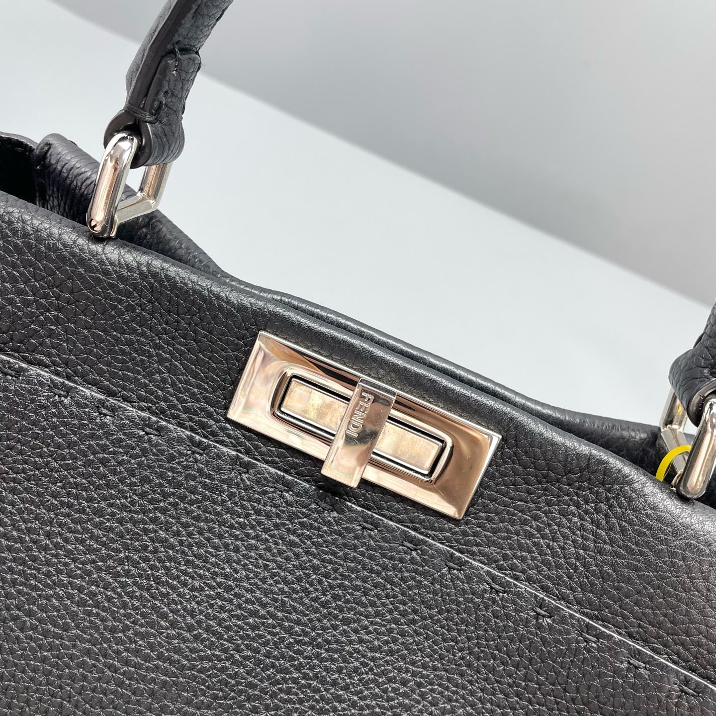 Fendi - Peekaboo - Leather - Black - (Medium)