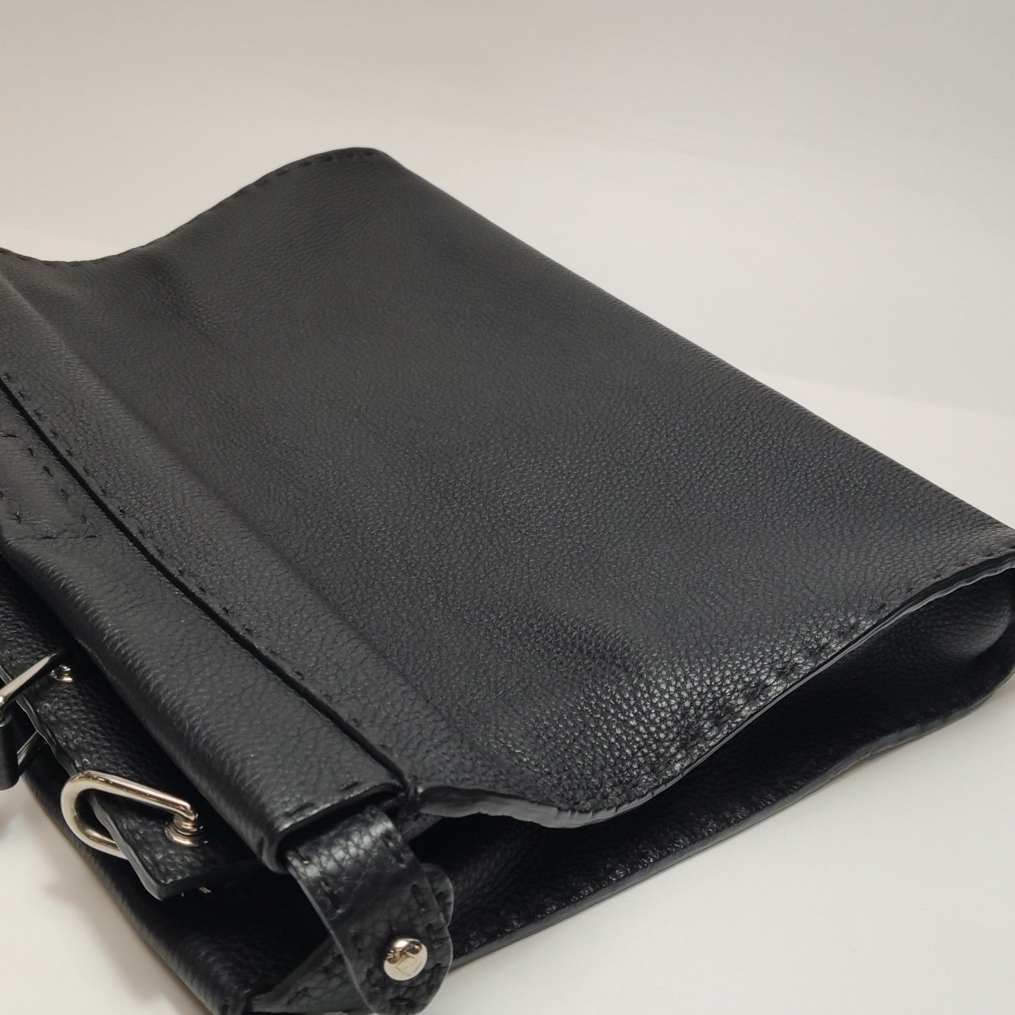 Fendi - Peekaboo - Leather - Black - (medium)