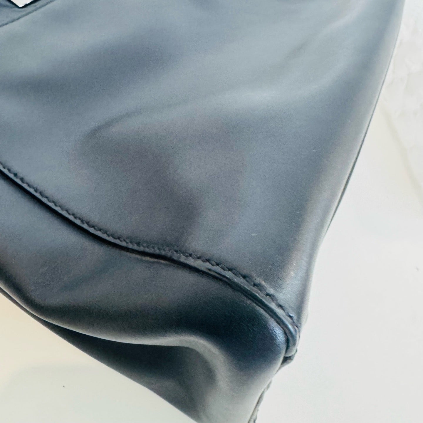 Fendi - Peekaboo - Leather - Black - (medium)