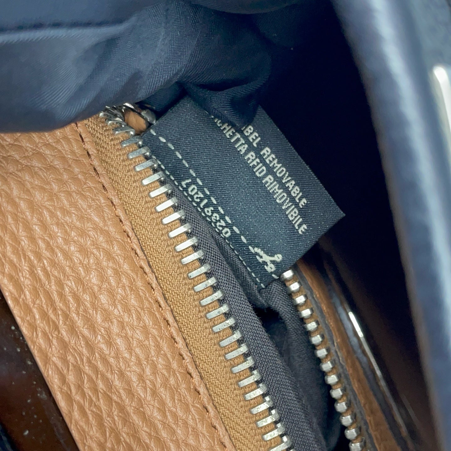 Fendi - Peekaboo - Leather - Black - (Medium)