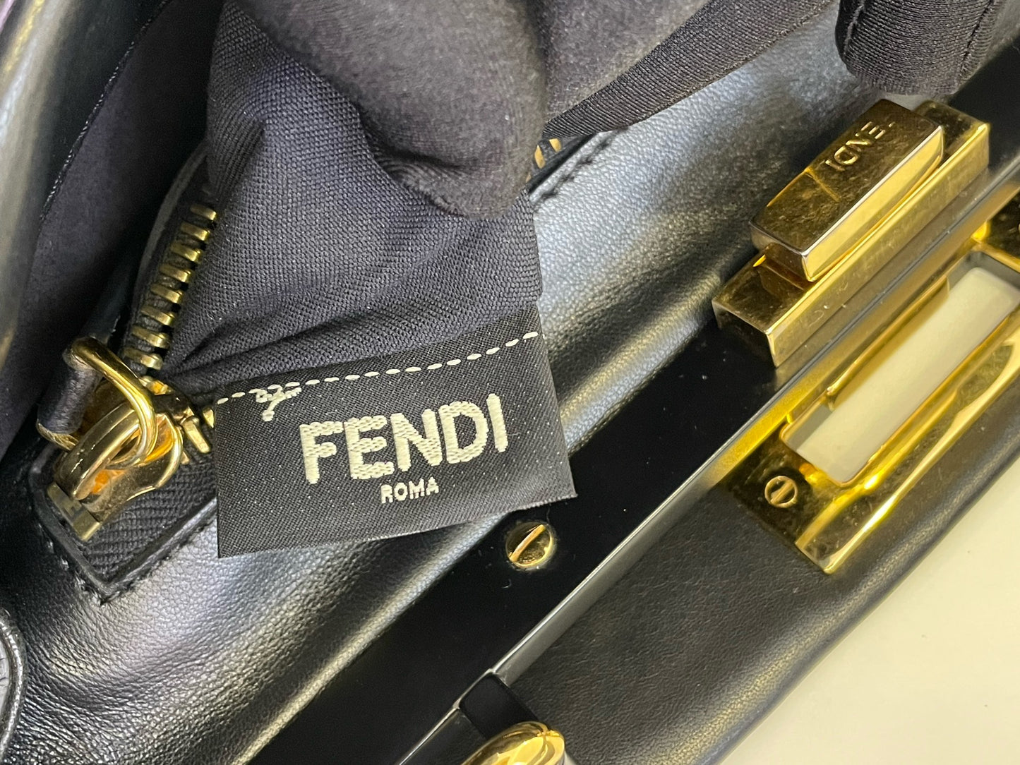 Fendi - Peekaboo - Leather - Black - (medium)