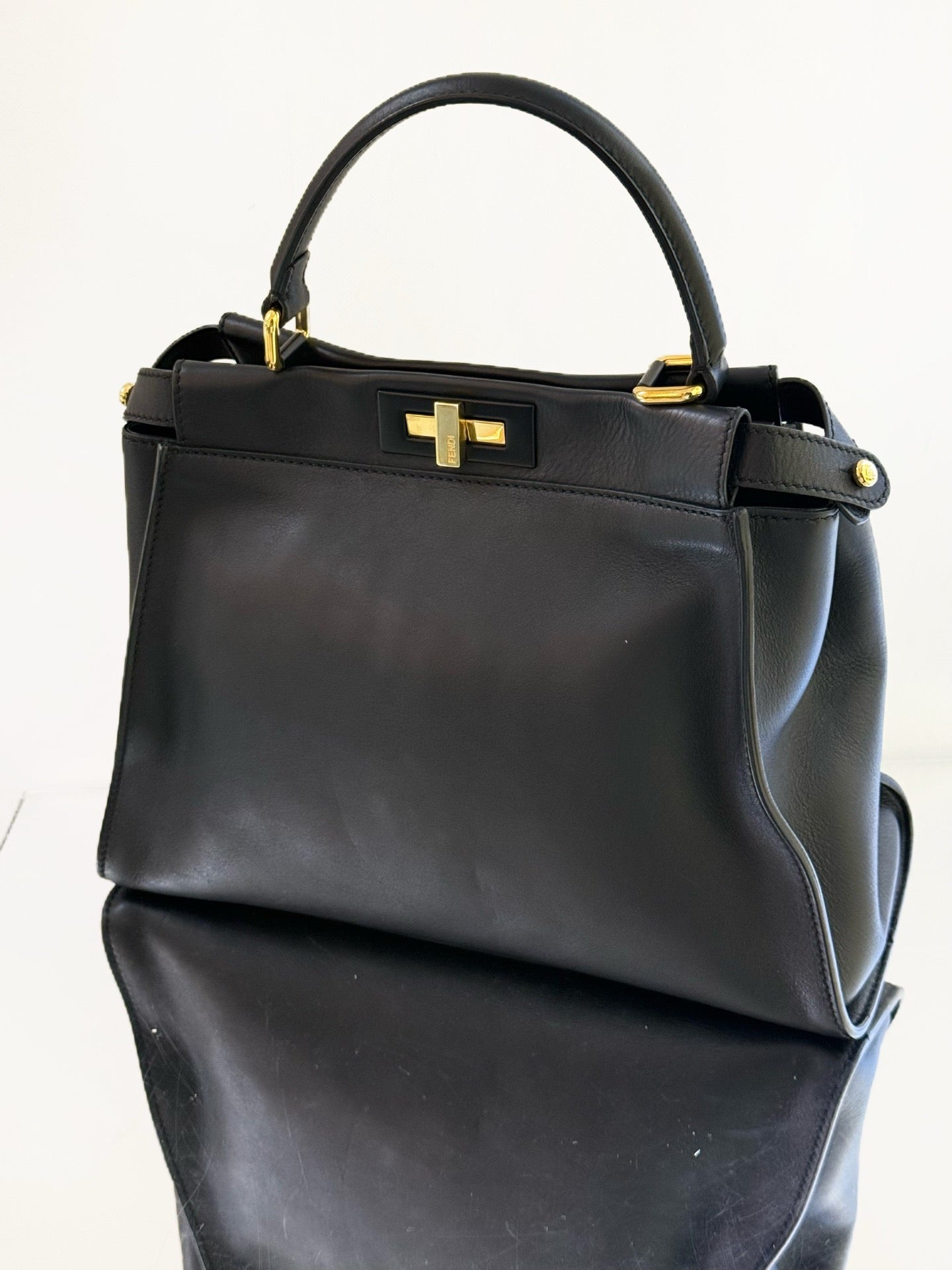 Fendi - Peekaboo Medium - Leather - Black - (Medium)