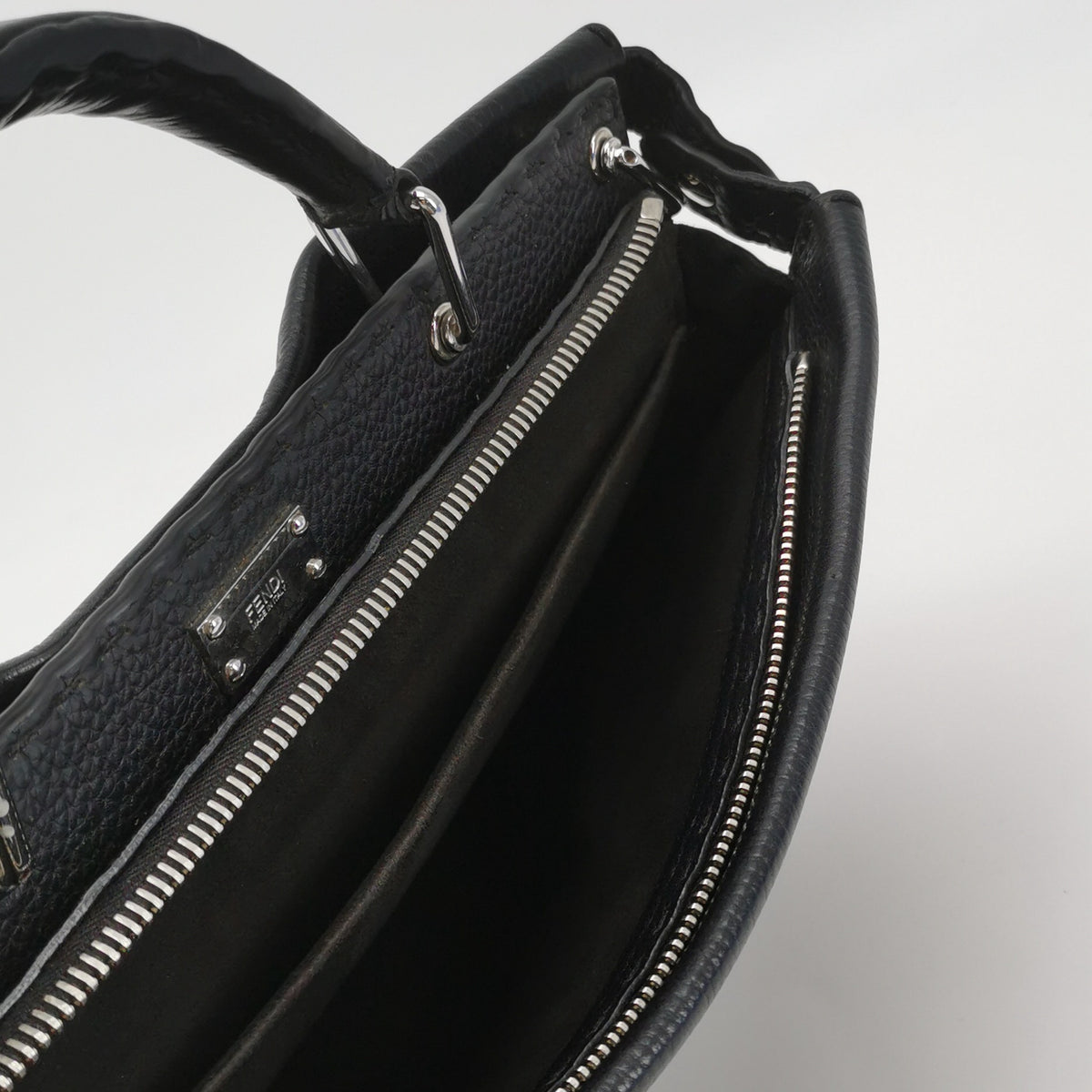 Fendi - Peekaboo Medium - Leather - Black - (medium)