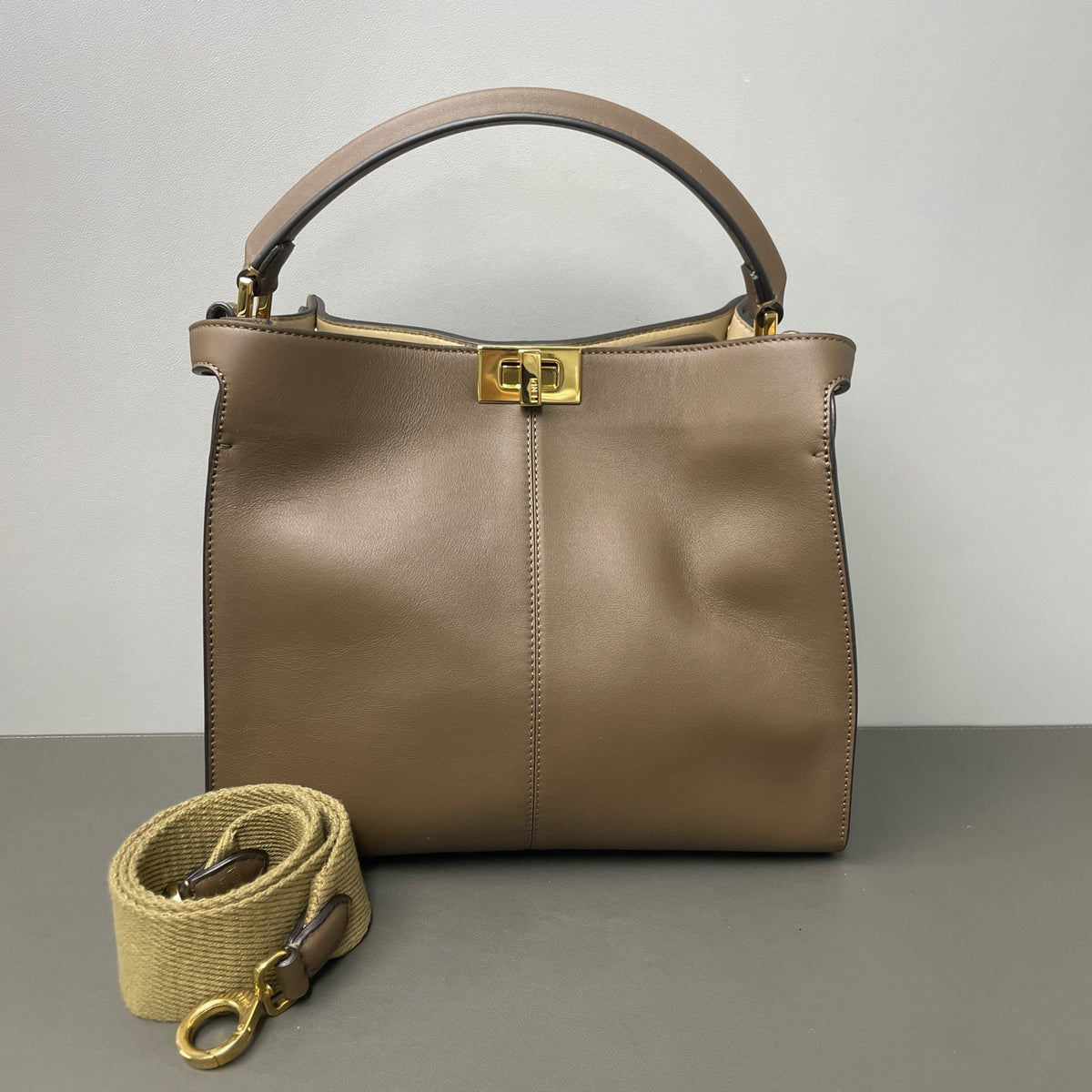 Fendi - Peekaboo Medium - Leather - Brown - (medium)