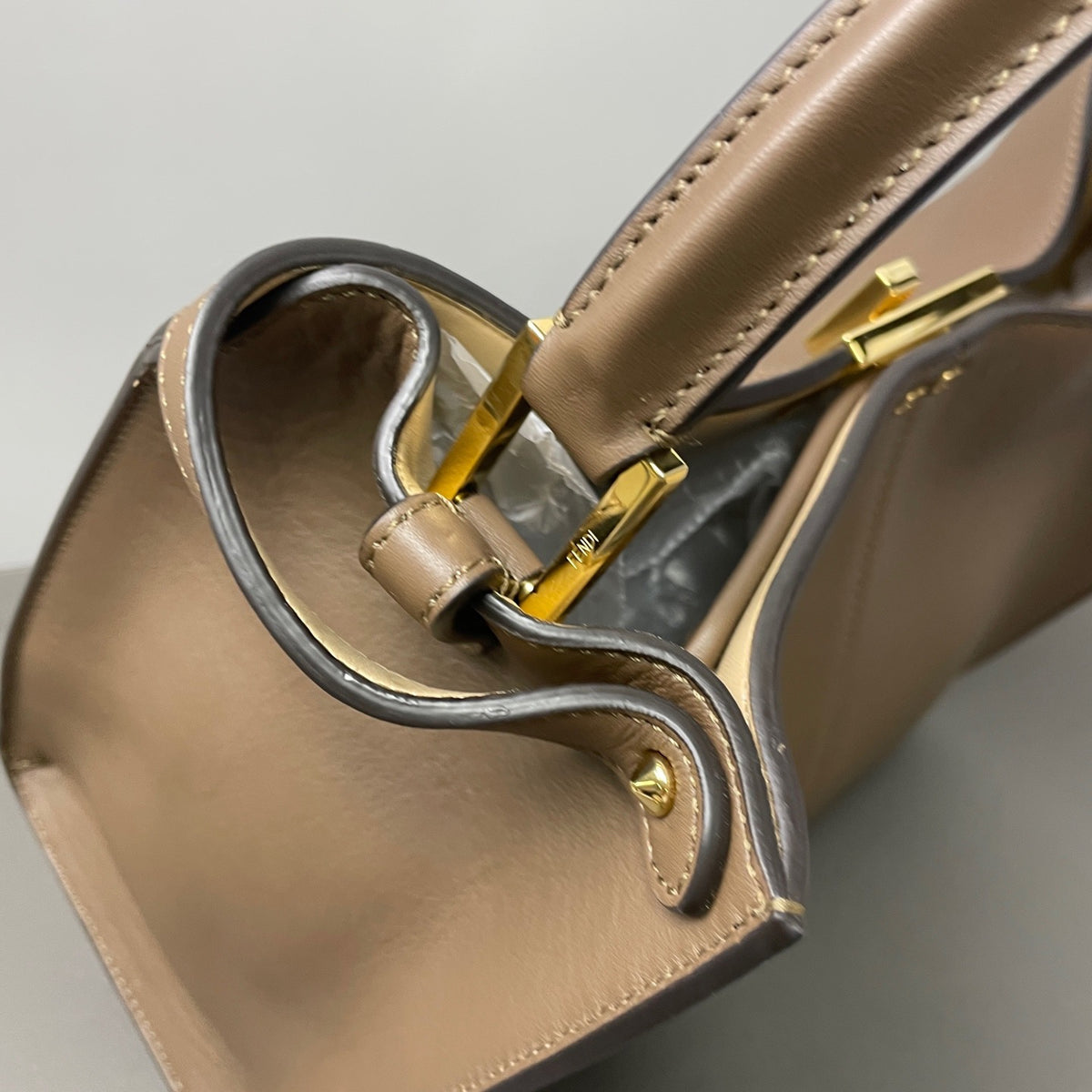 Fendi - Peekaboo Medium - Leather - Brown - (medium)