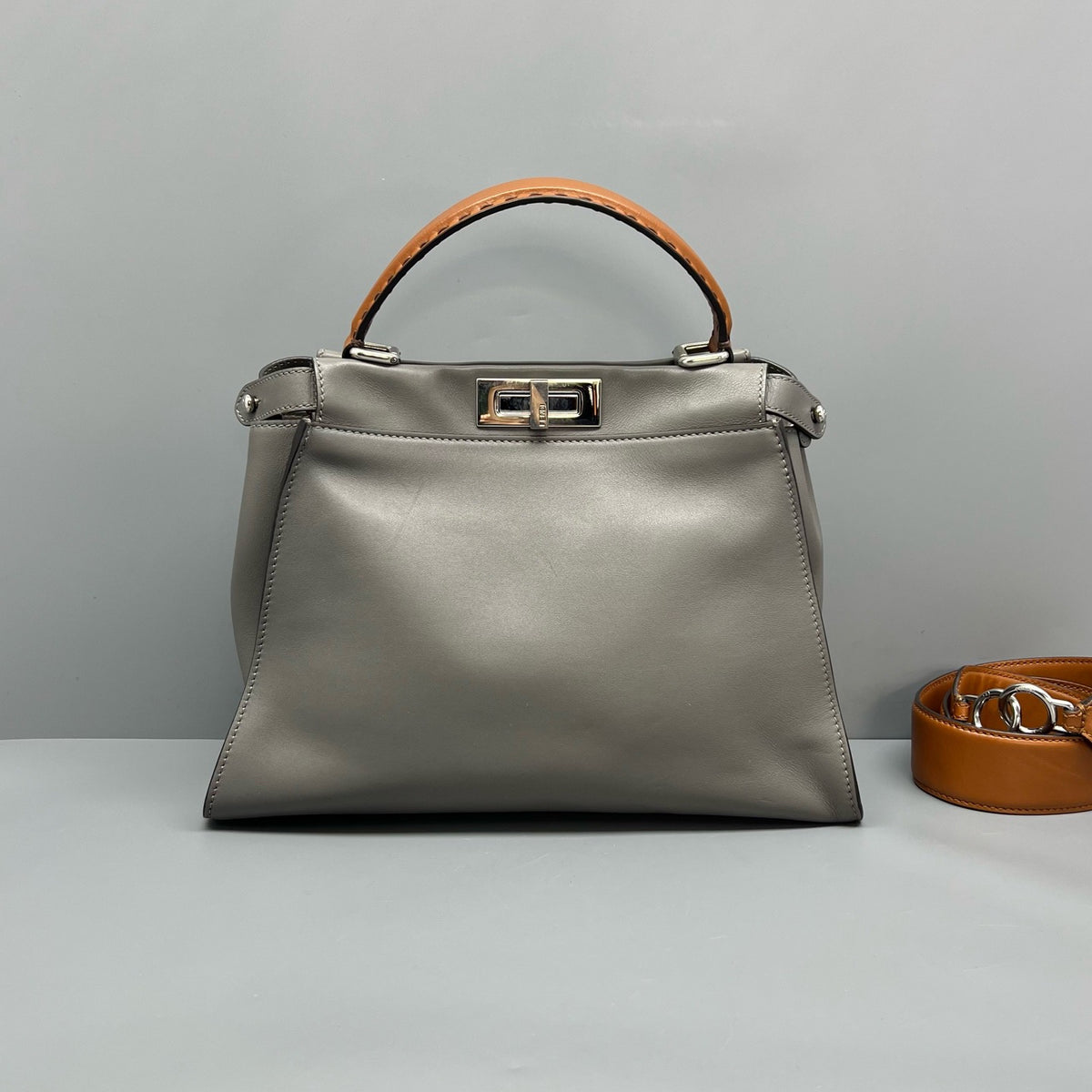 Fendi - Peekaboo Medium - Leather - Grey - (medium)