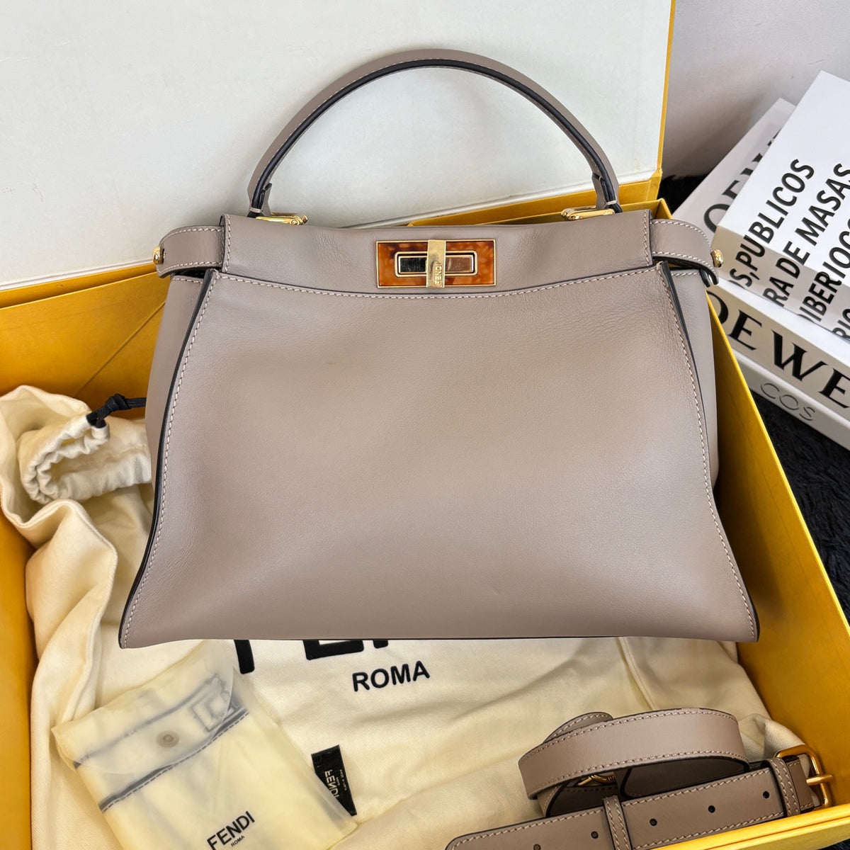 Fendi - Peekaboo Medium - Leather - Grey - (medium)