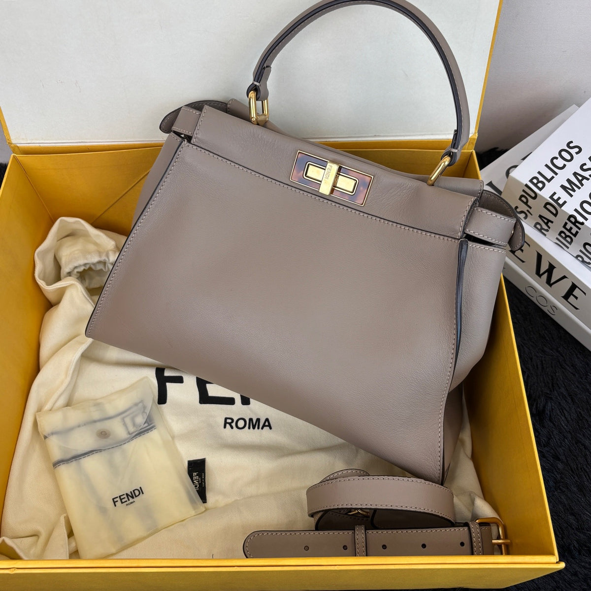 Fendi - Peekaboo Medium - Leather - Grey - (medium)