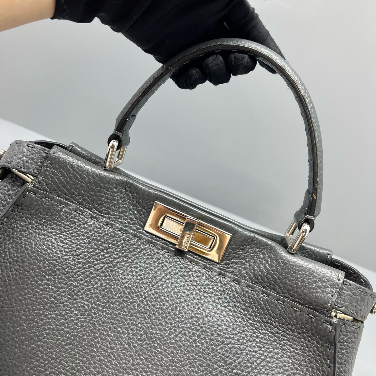 Fendi - Peekaboo Medium - Leather - Grey - (medium)