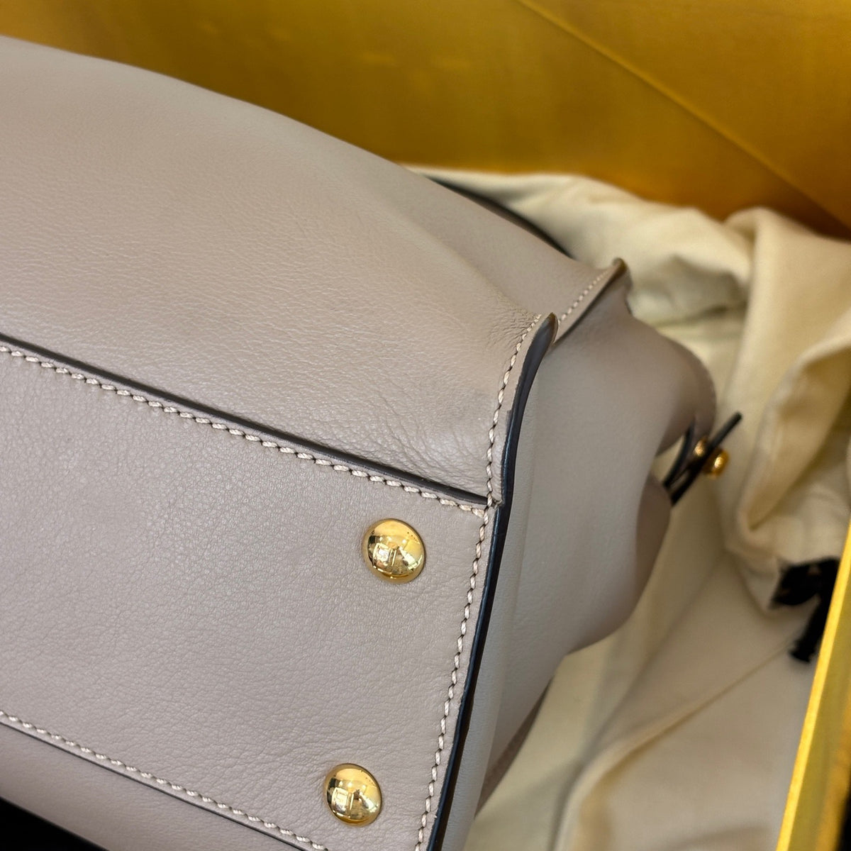 Fendi - Peekaboo Medium - Leather - Grey - (medium)