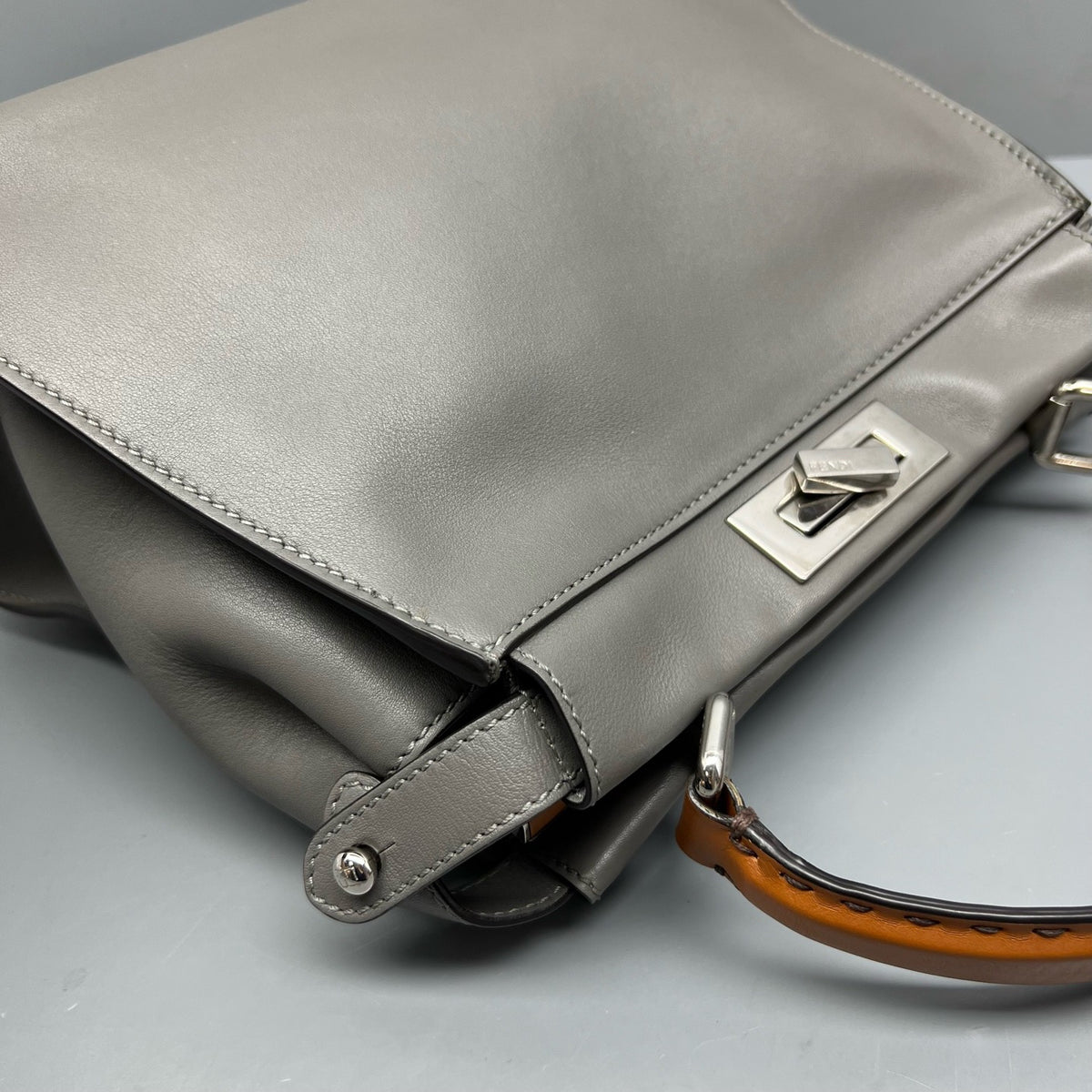 Fendi - Peekaboo Medium - Leather - Grey - (medium)