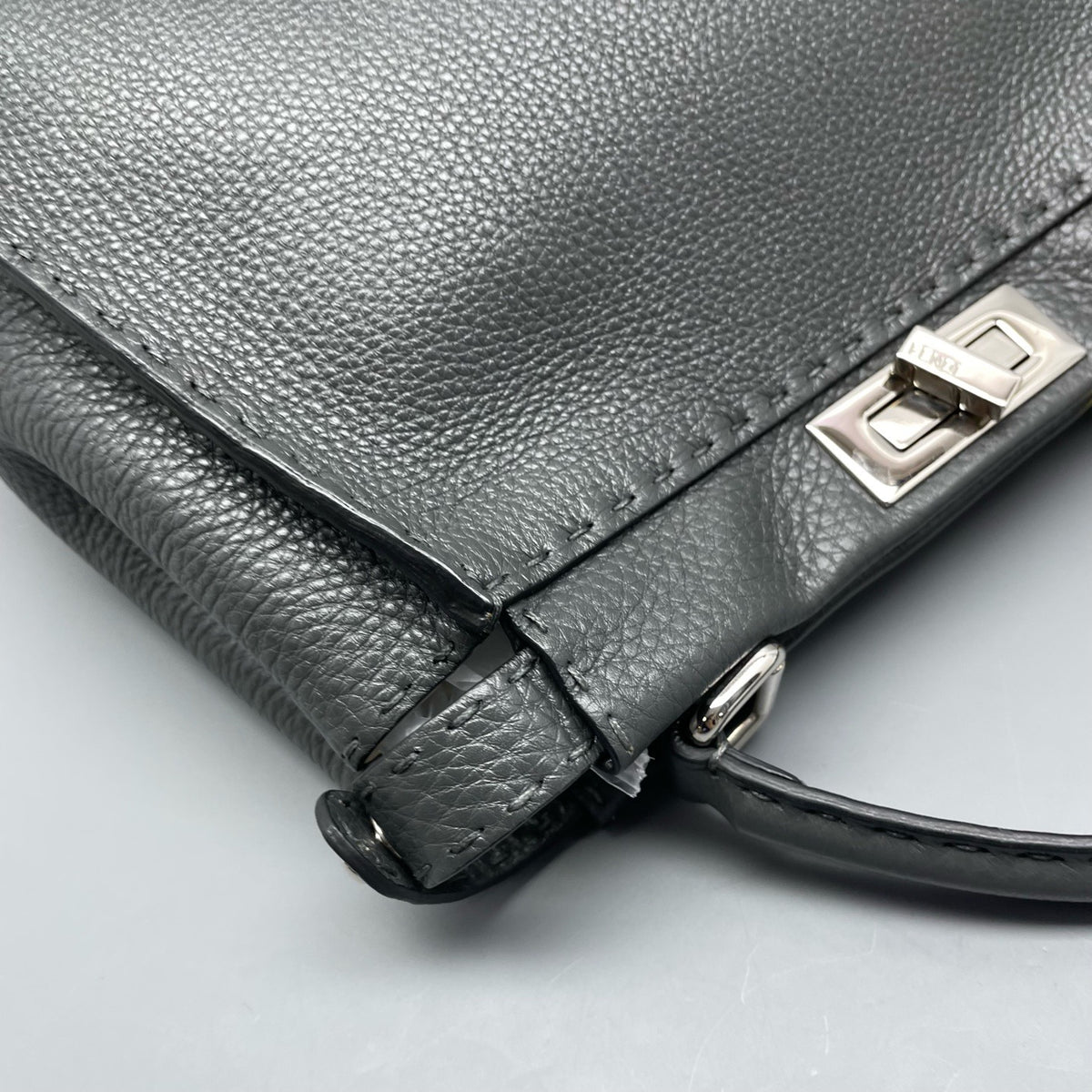 Fendi - Peekaboo Medium - Leather - Grey - (medium)