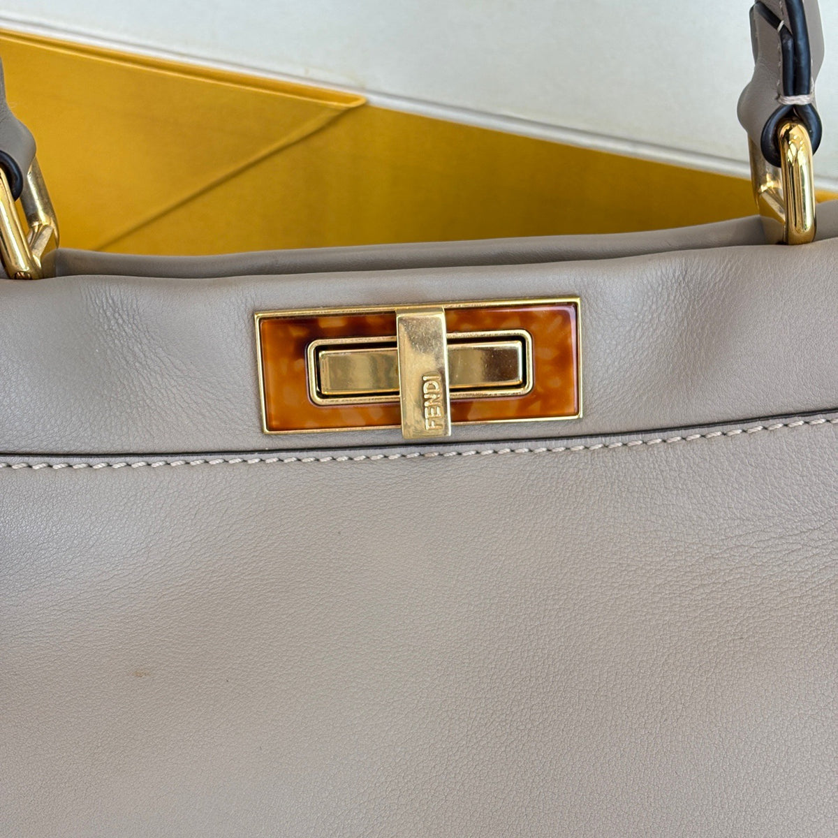Fendi - Peekaboo Medium - Leather - Grey - (medium)