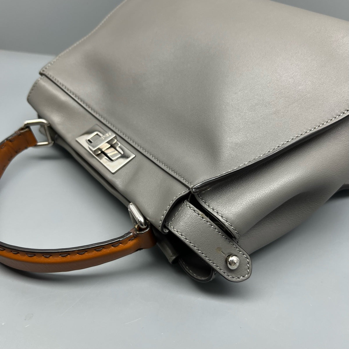 Fendi - Peekaboo Medium - Leather - Grey - (medium)
