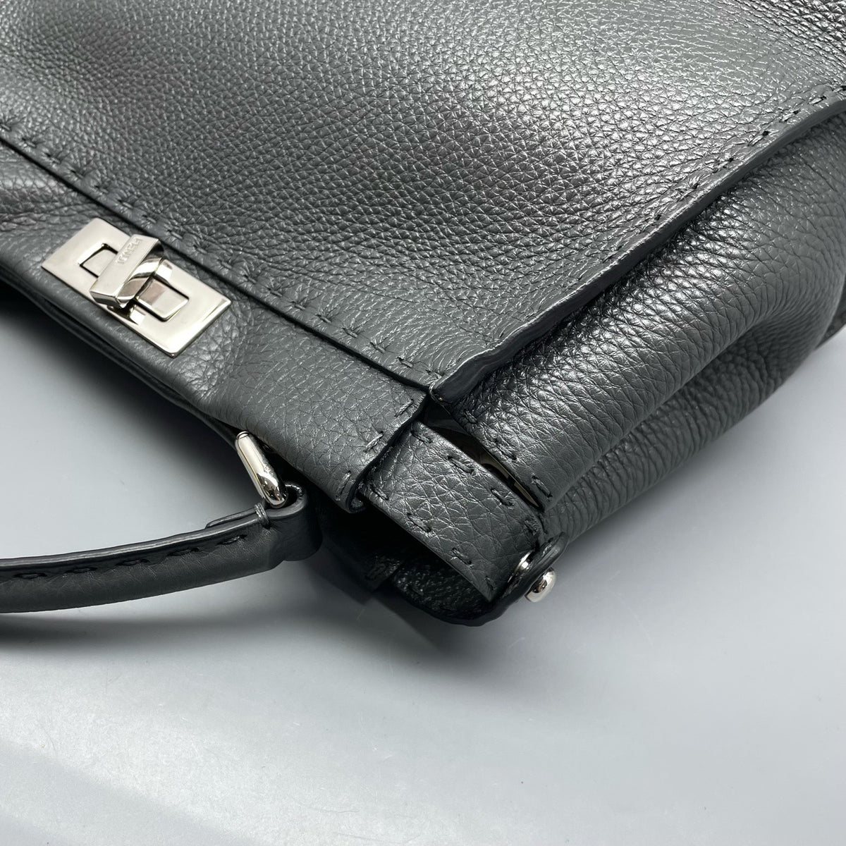 Fendi - Peekaboo Medium - Leather - Grey - (medium)