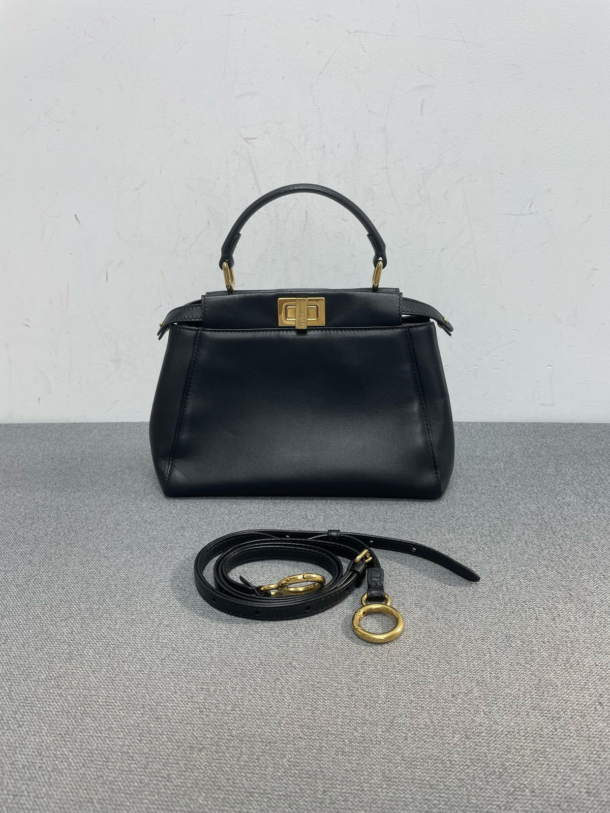 Fendi - Peekaboo Small - Leather - Black - (Small)