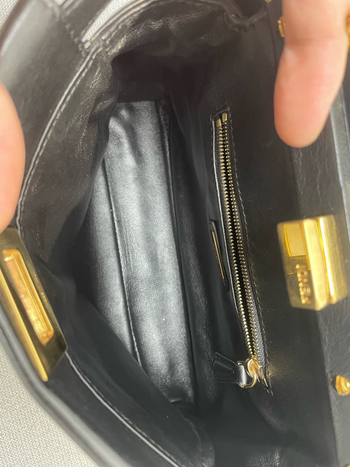 Fendi - Peekaboo Small - Leather - Black - (Small)