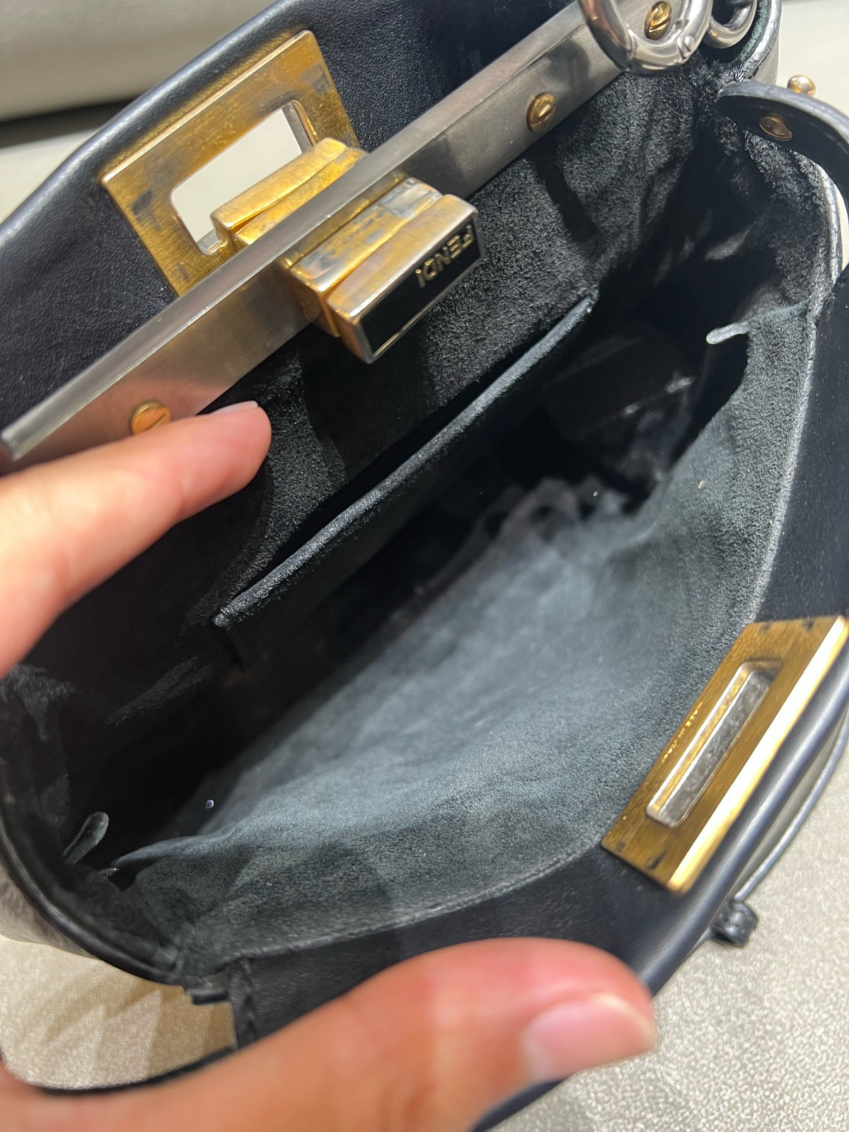 Fendi - Peekaboo Small - Leather - Black - (Small)