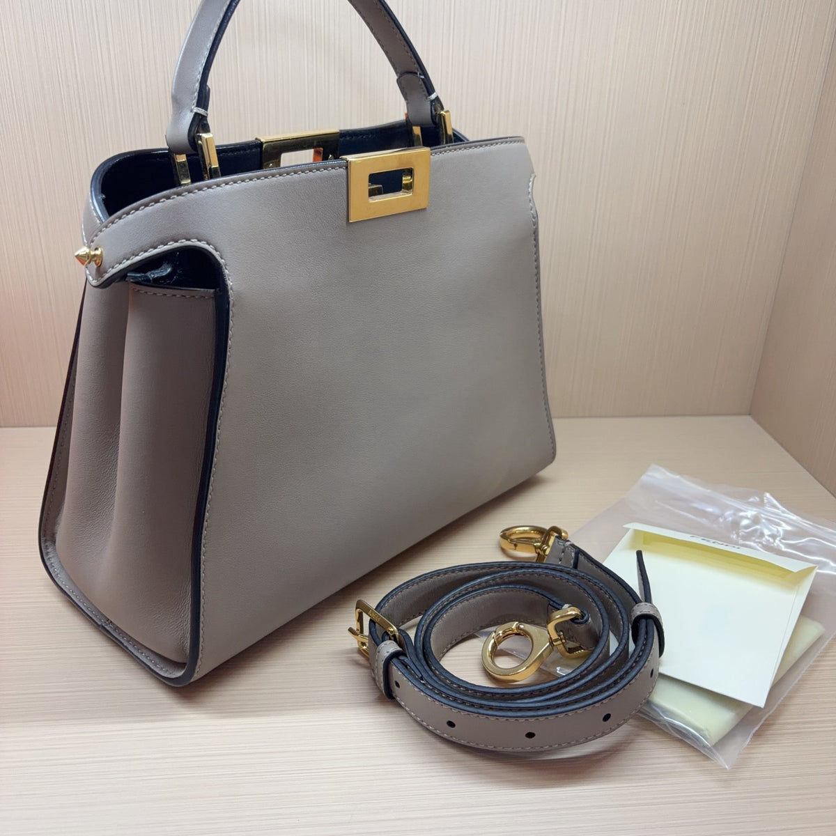 Fendi - Peekaboo Small - Leather - Grey - (small)