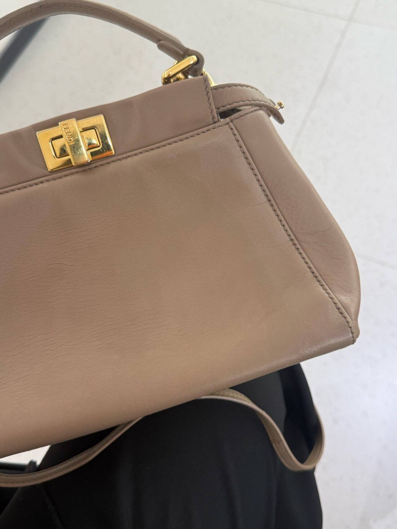 Fendi - Peekaboo Small - Smooth calfskin leather - Nude with Gold-Tone Hardware - (Small)