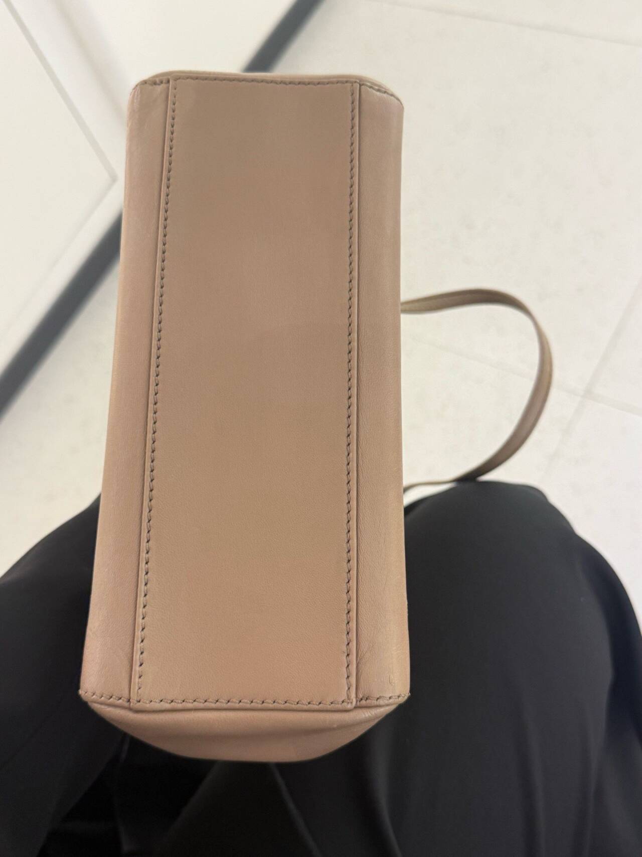 Fendi - Peekaboo Small - Smooth calfskin leather - Nude with Gold-Tone Hardware - (Small)