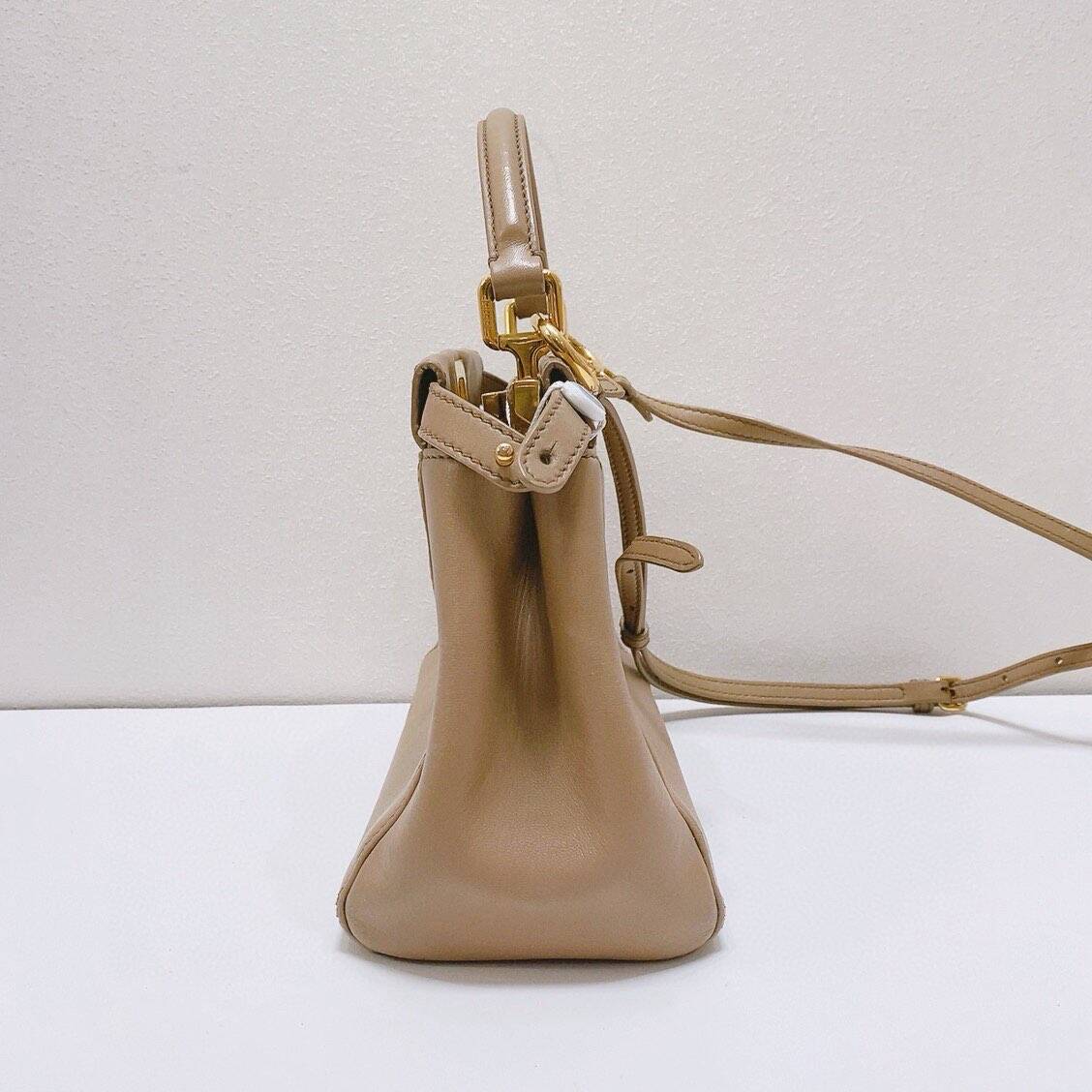 Fendi - Peekaboo Small - Smooth calfskin leather - Nude with Gold-Tone Hardware - (Small)