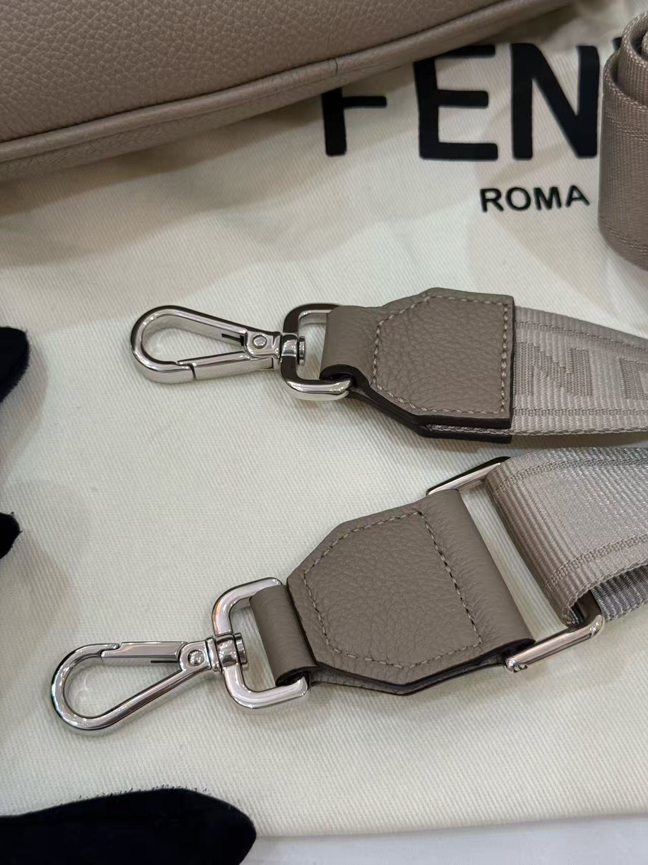 FENDI - Roma Camera Bag - Grained leather - Grey - (Small)