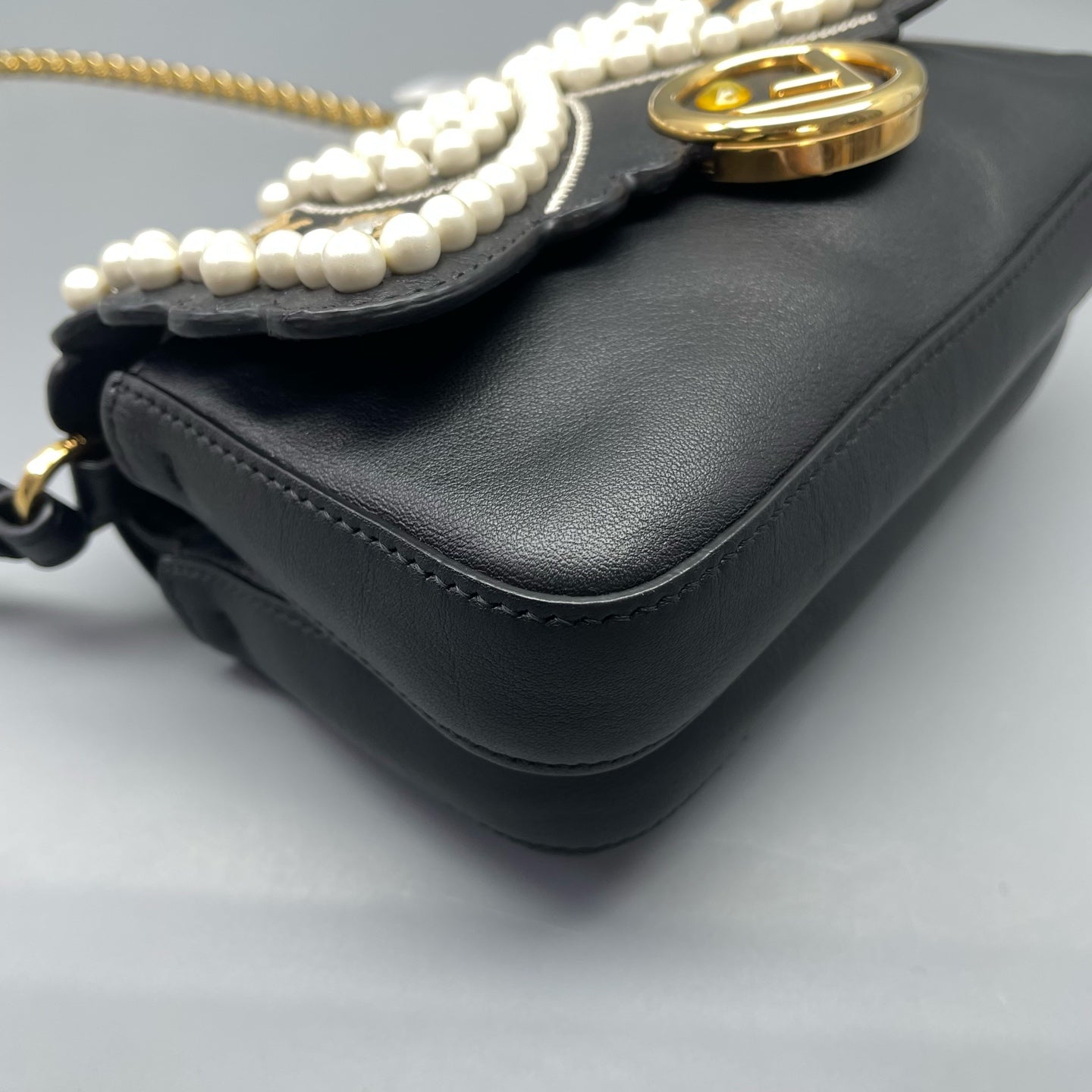 Fendi - Scalloped Pearl Flap Bag - Leather - Black - (mini)