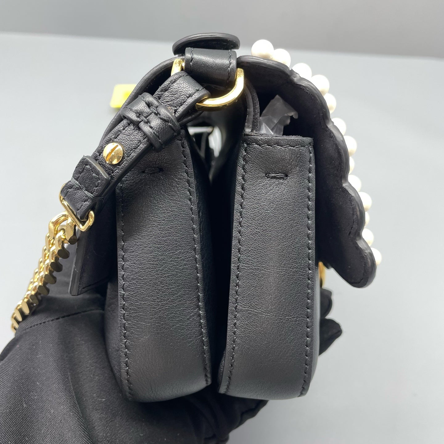 Fendi - Scalloped Pearl Flap Bag - Leather - Black - (mini)
