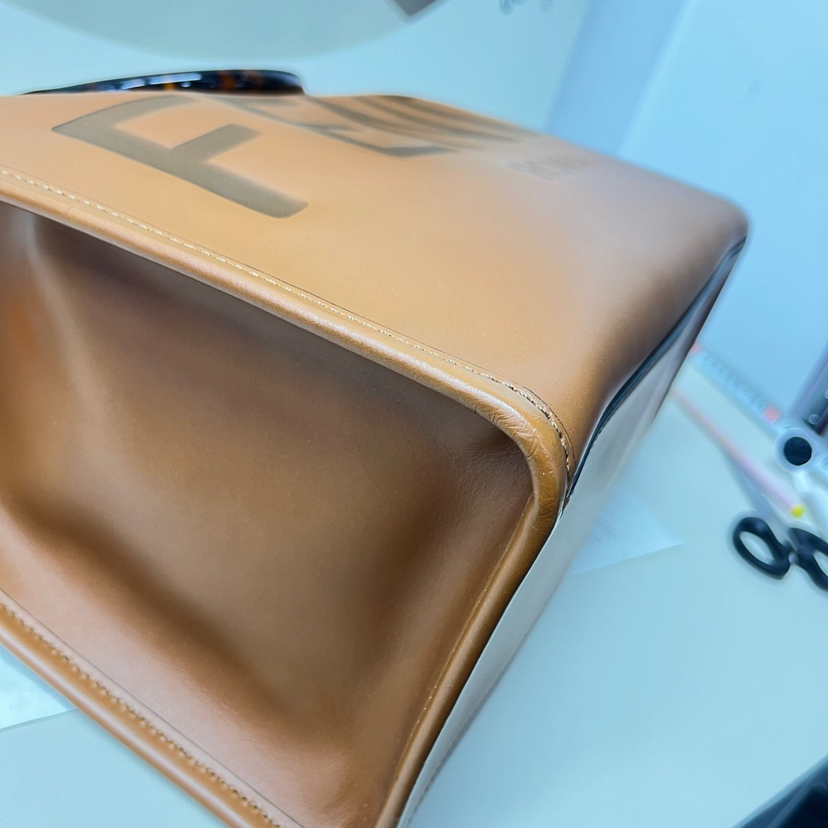 Fendi - Sunshine - Leather - Camel - (medium)