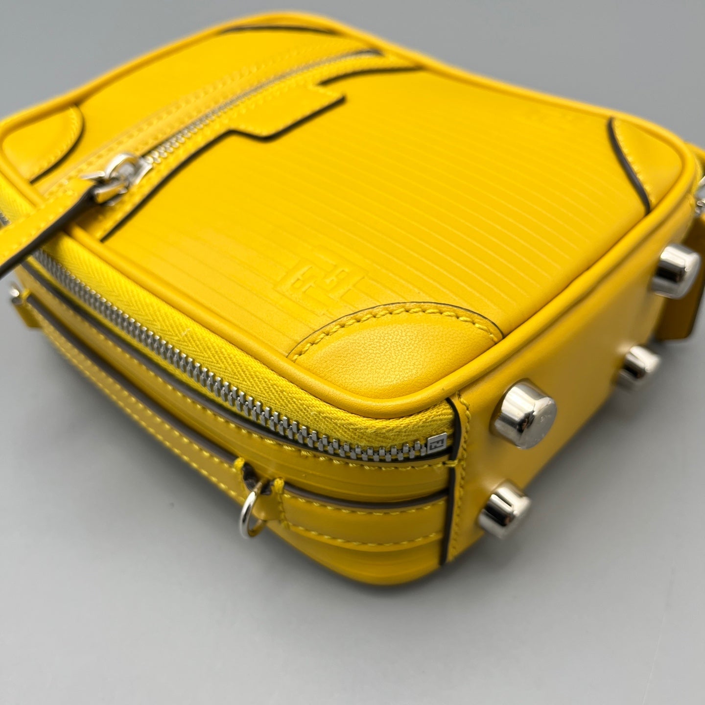 Fendi - Vertical Camera Bag - Leather - Yellow - (small)