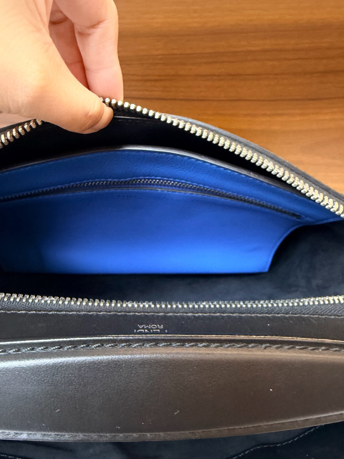 Fendi - Way - Leather - Black - (Medium)