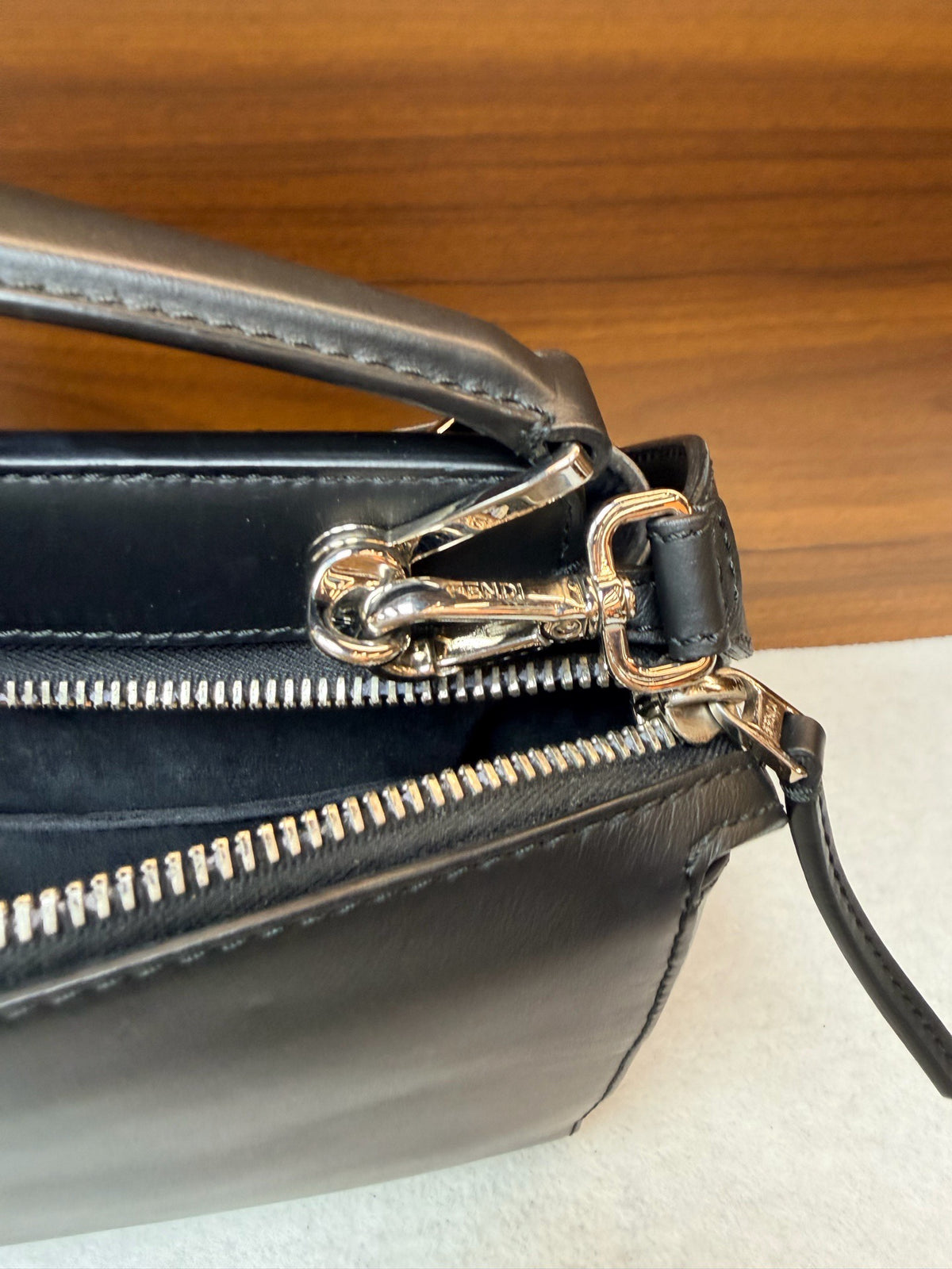 Fendi - Way - Leather - Black - (Medium)