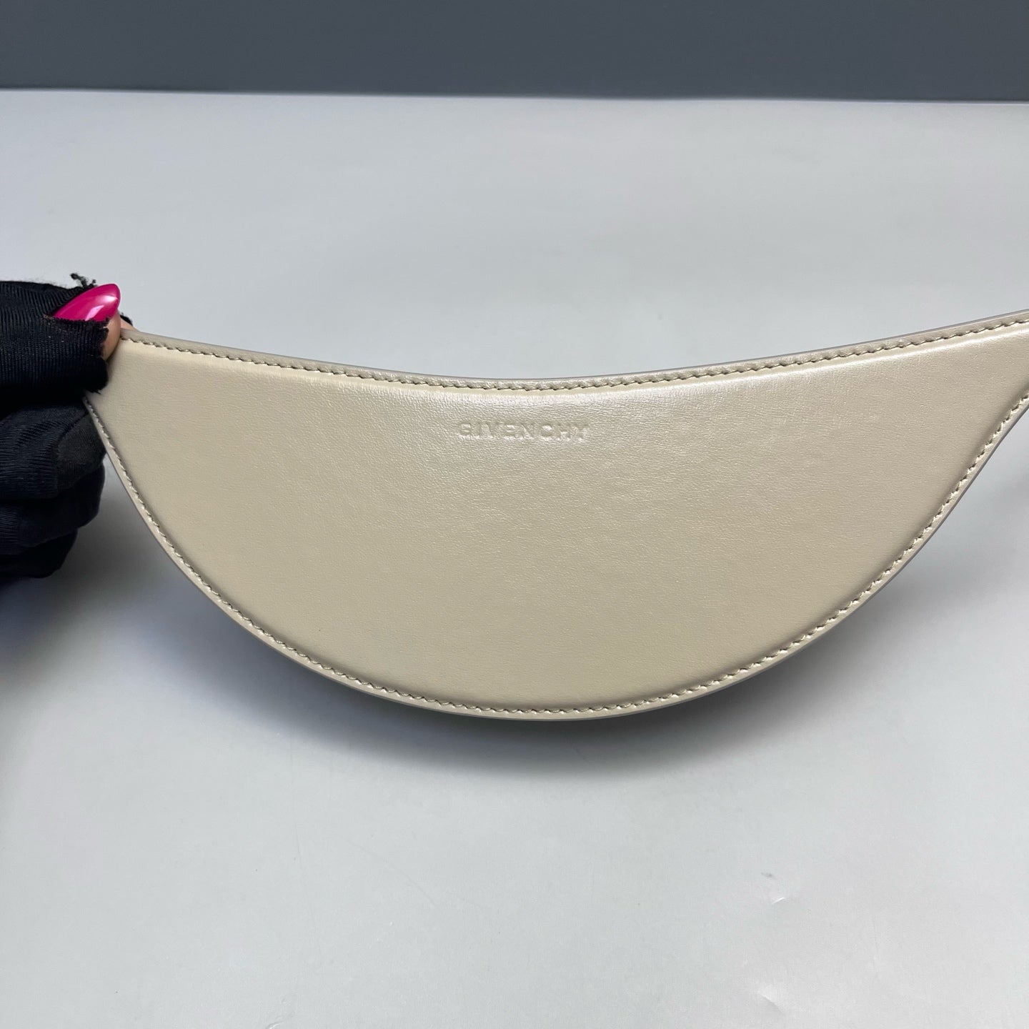 Givenchy - Cut-out - Leather - Beige - (medium)