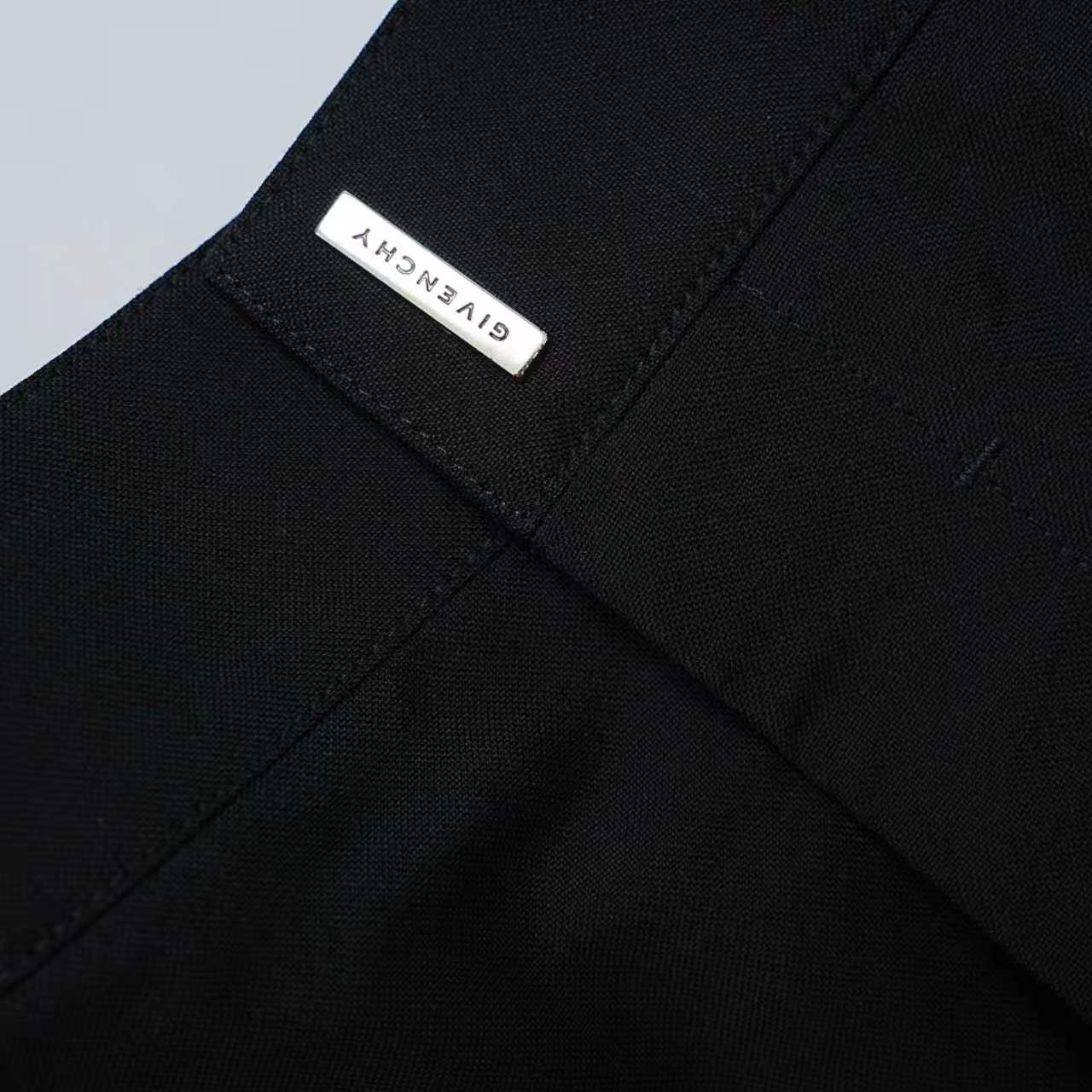Givenchy - Other - Wool - Black - (46)