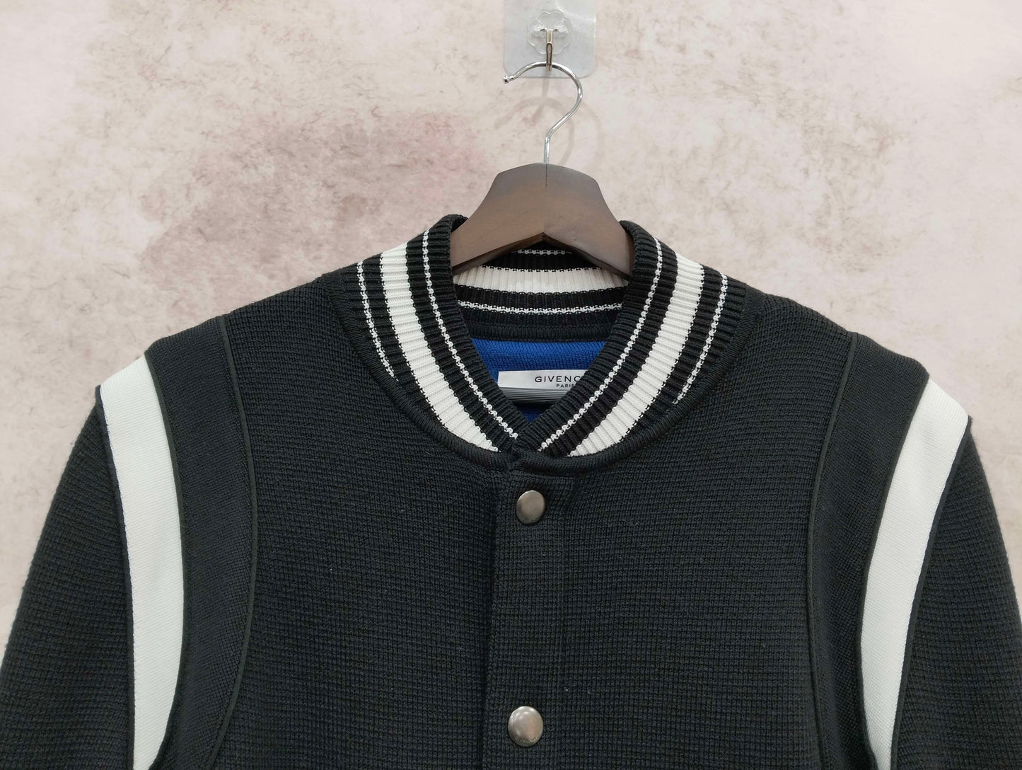 Givenchy - Other - Wool - Black - (L)